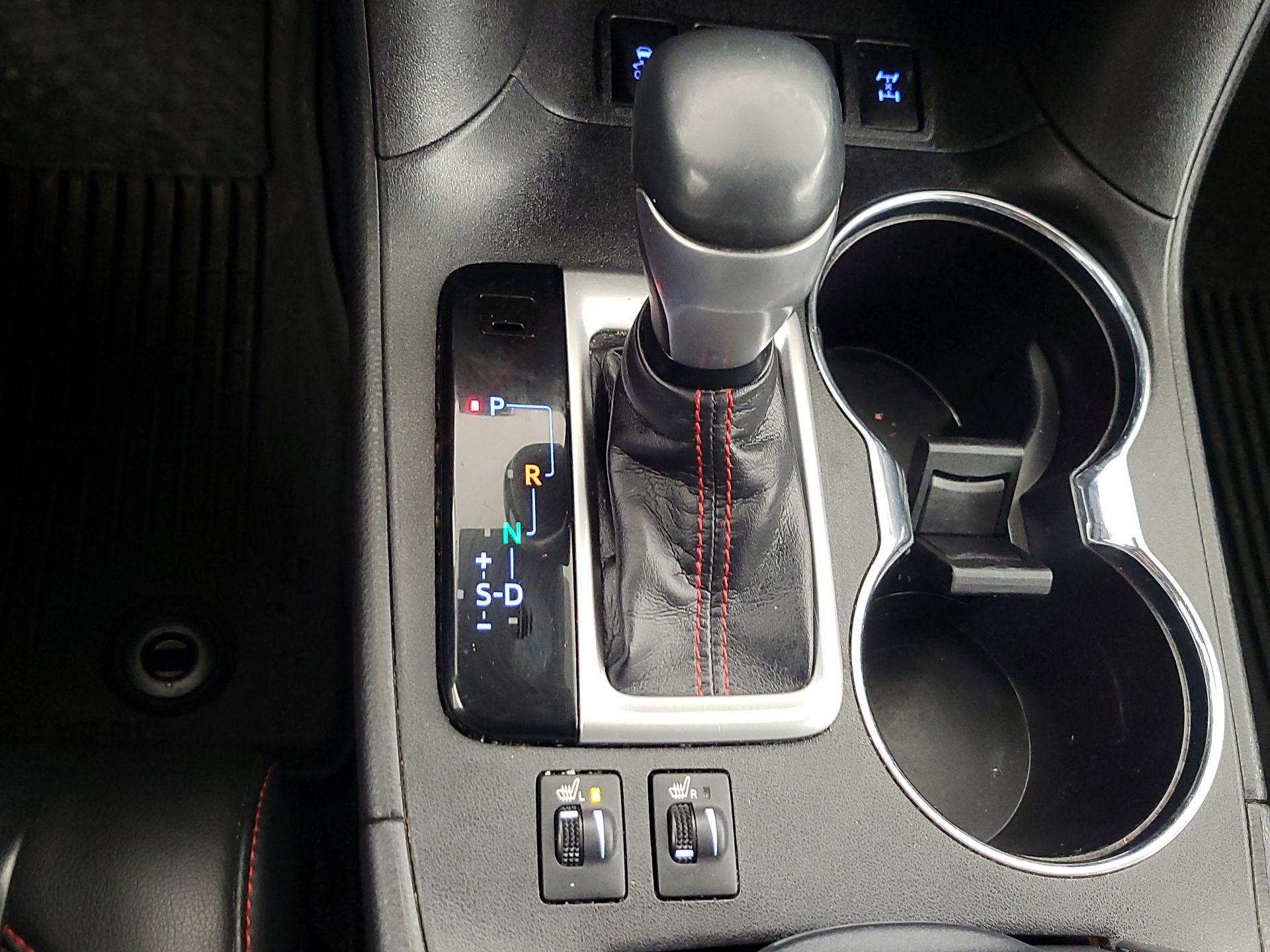 Thumbnail: 2019 Toyota Highlander - 17