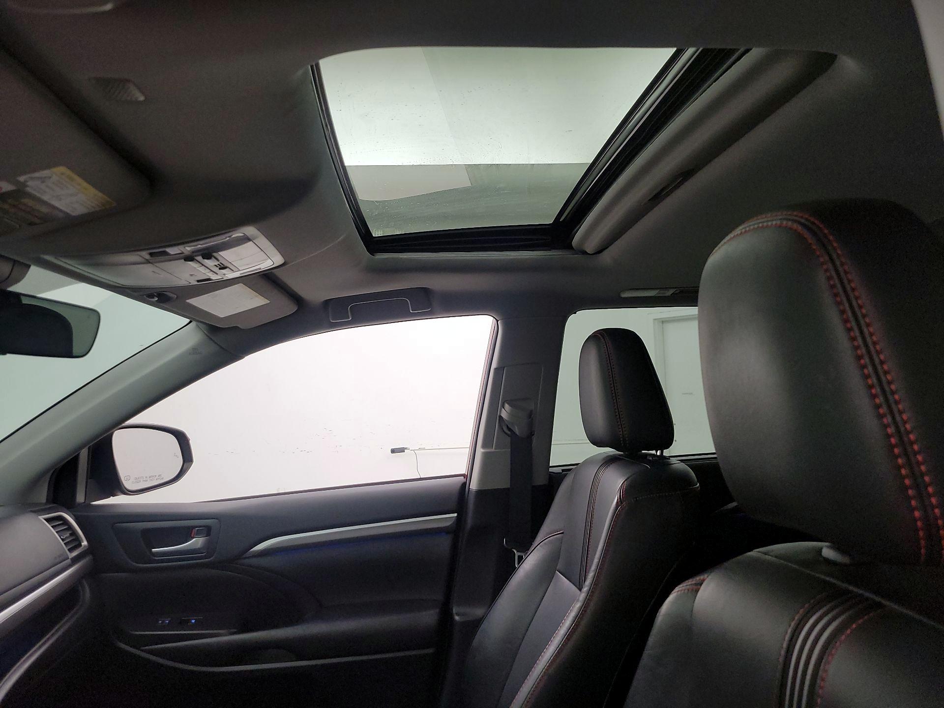 Thumbnail: 2019 Toyota Highlander - 19