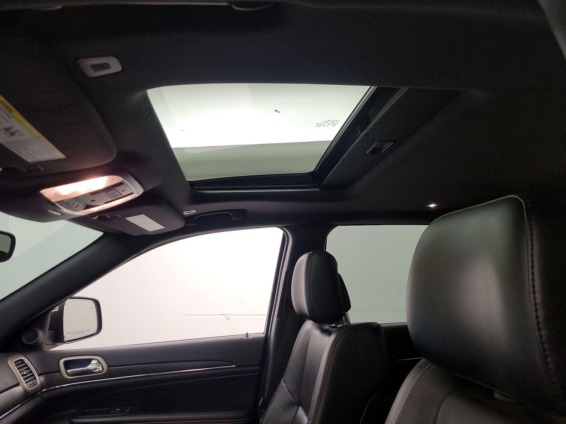 Thumbnail: 2017 Jeep Grand Cherokee - 20