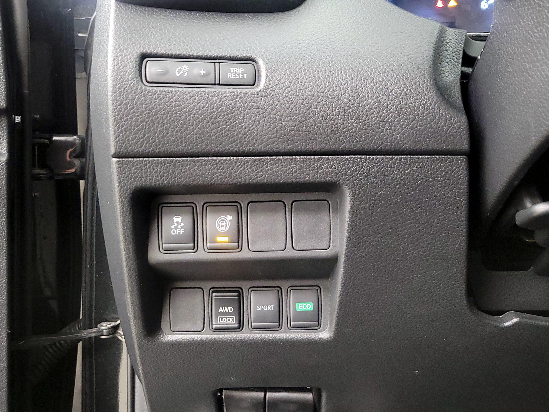 Thumbnail: 2017 Nissan Rogue - 13