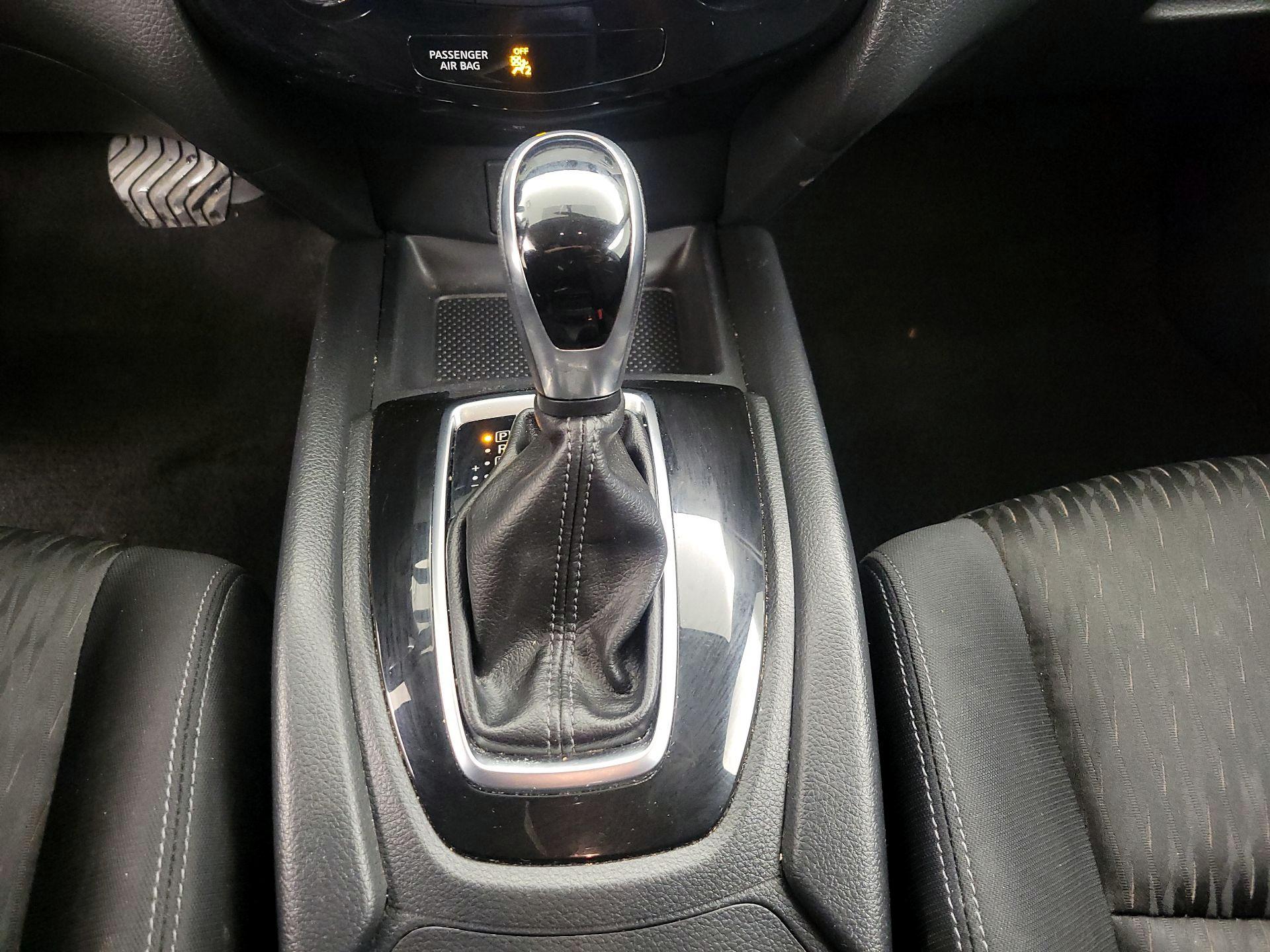 Thumbnail: 2017 Nissan Rogue - 17