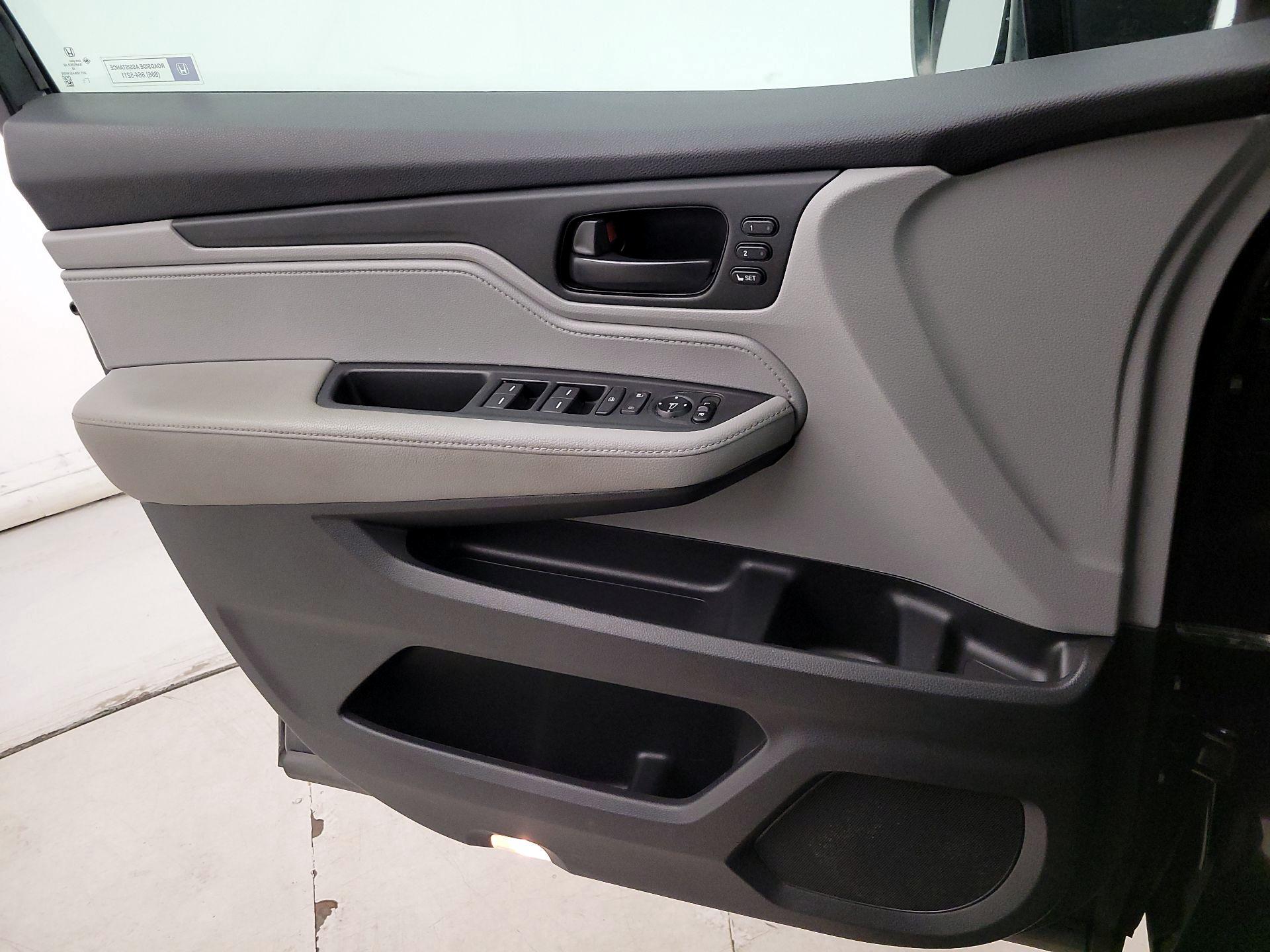 Thumbnail: 2018 Honda Odyssey - 12