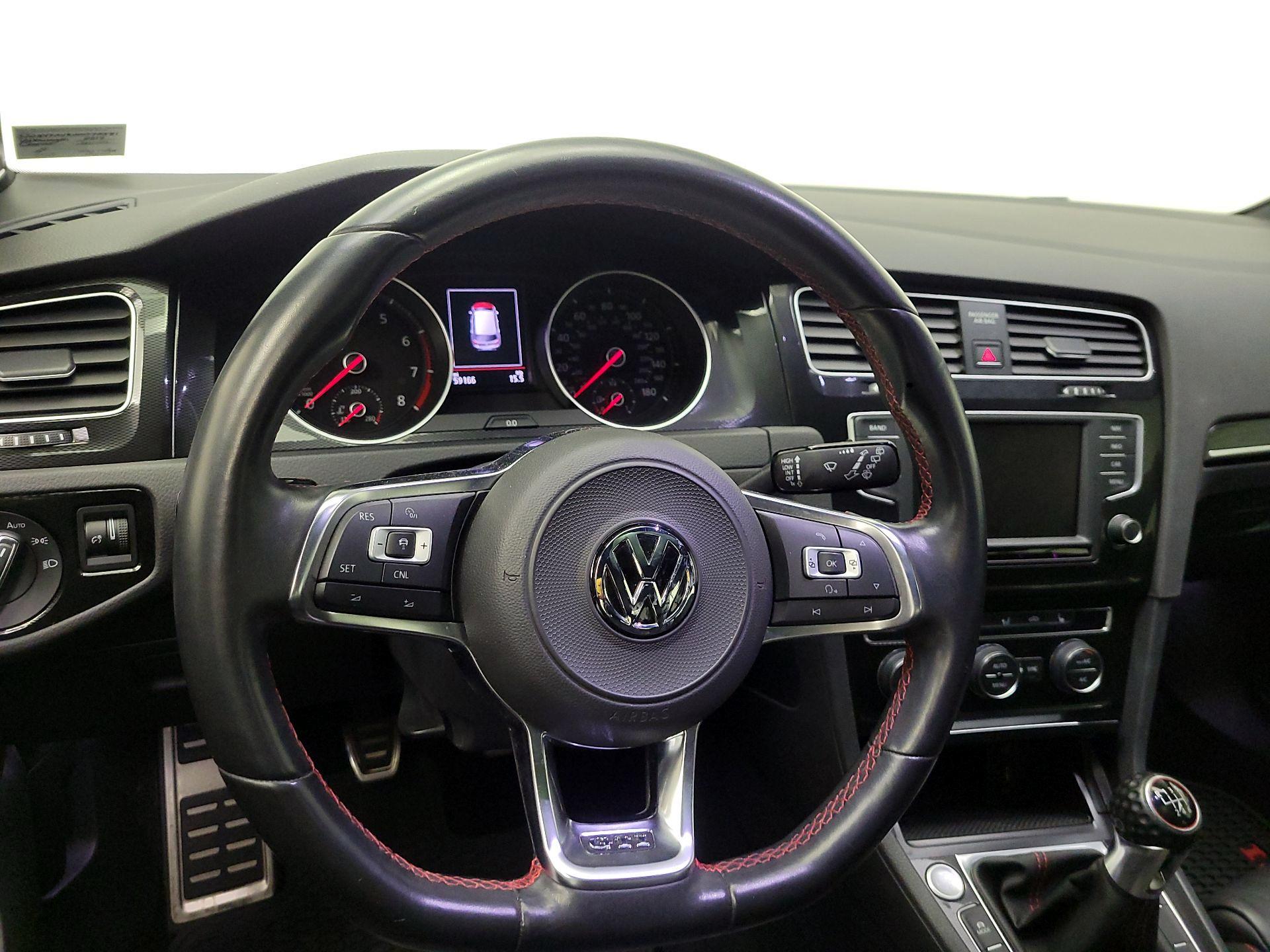 Thumbnail: 2017 Volkswagen Golf - 10