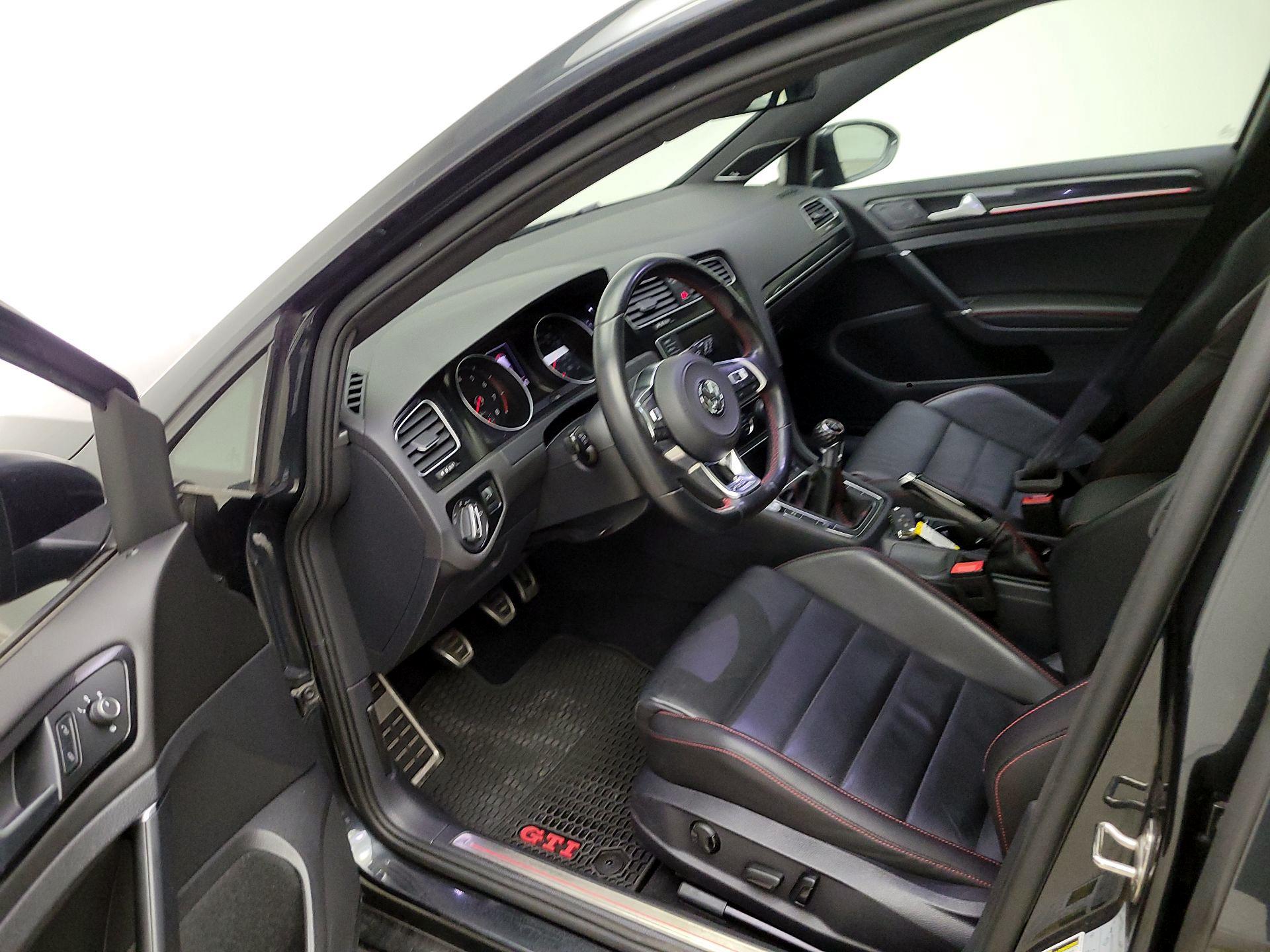 Thumbnail: 2017 Volkswagen Golf - 11