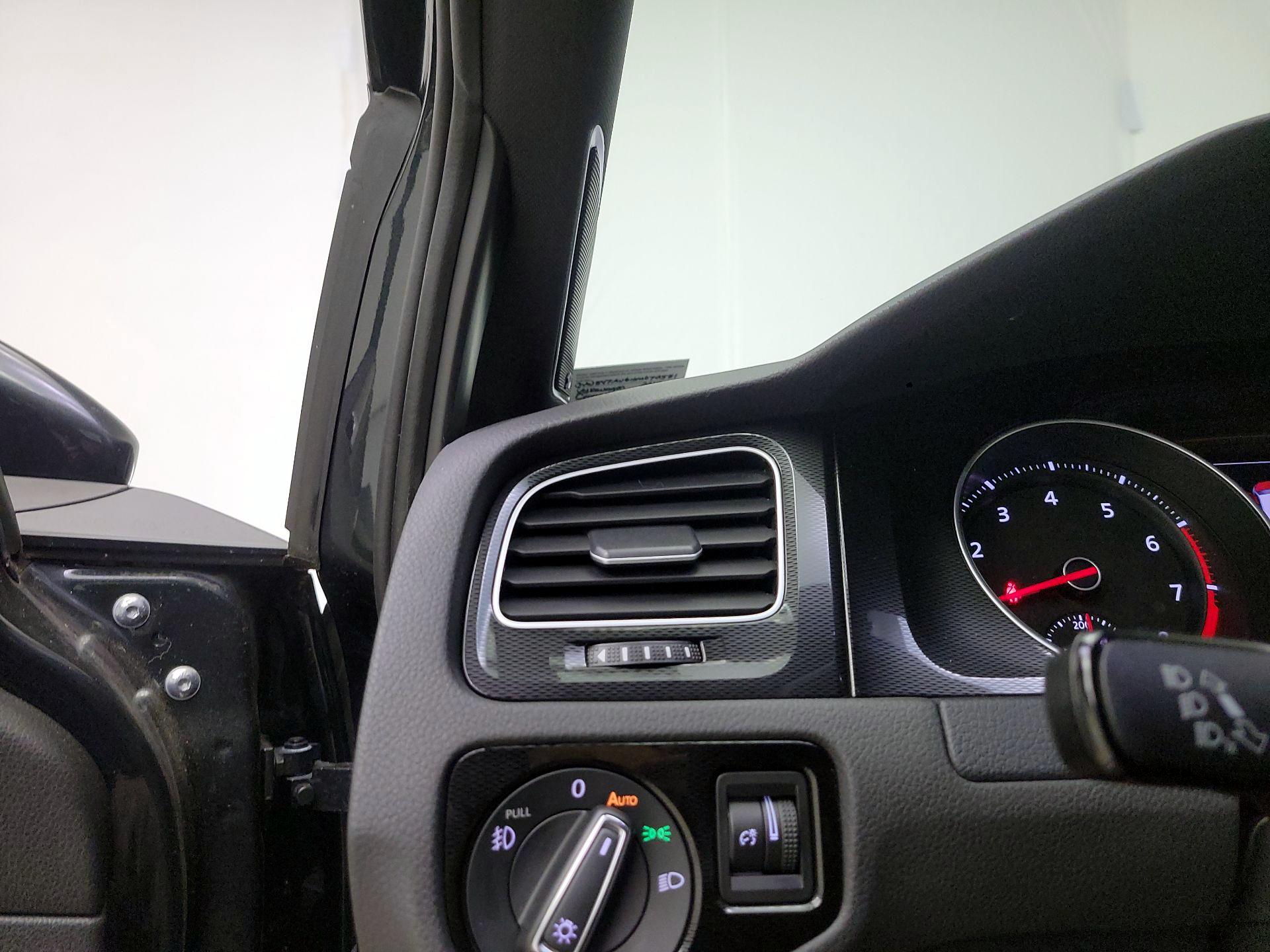 Thumbnail: 2017 Volkswagen Golf - 13