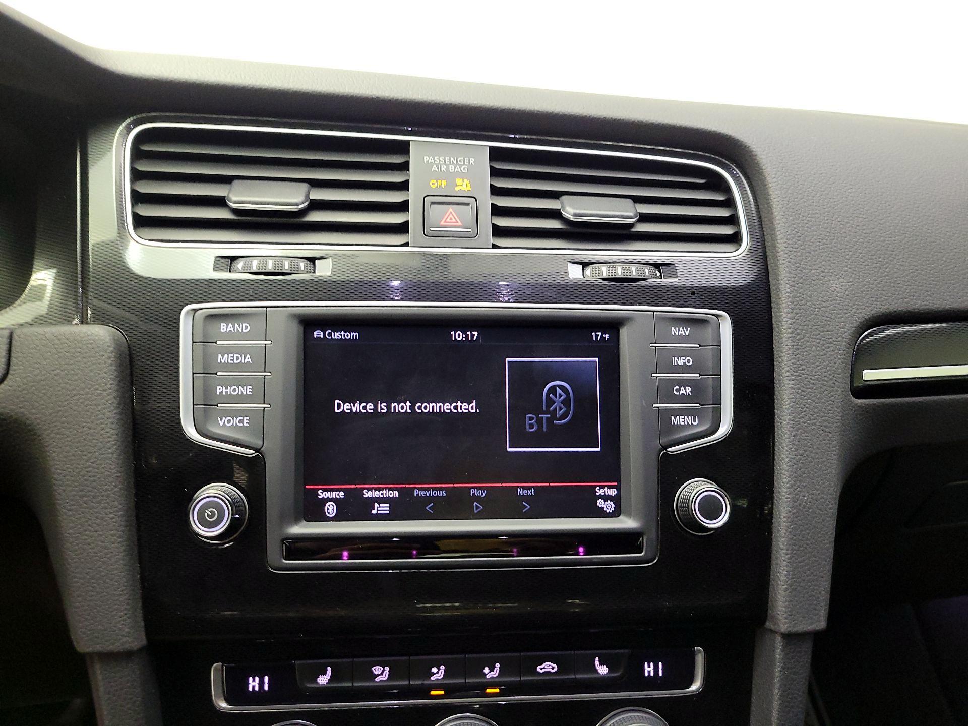 Thumbnail: 2017 Volkswagen Golf - 15