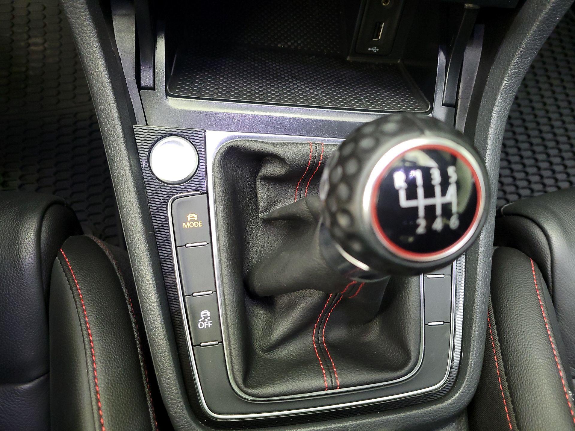 Thumbnail: 2017 Volkswagen Golf - 17