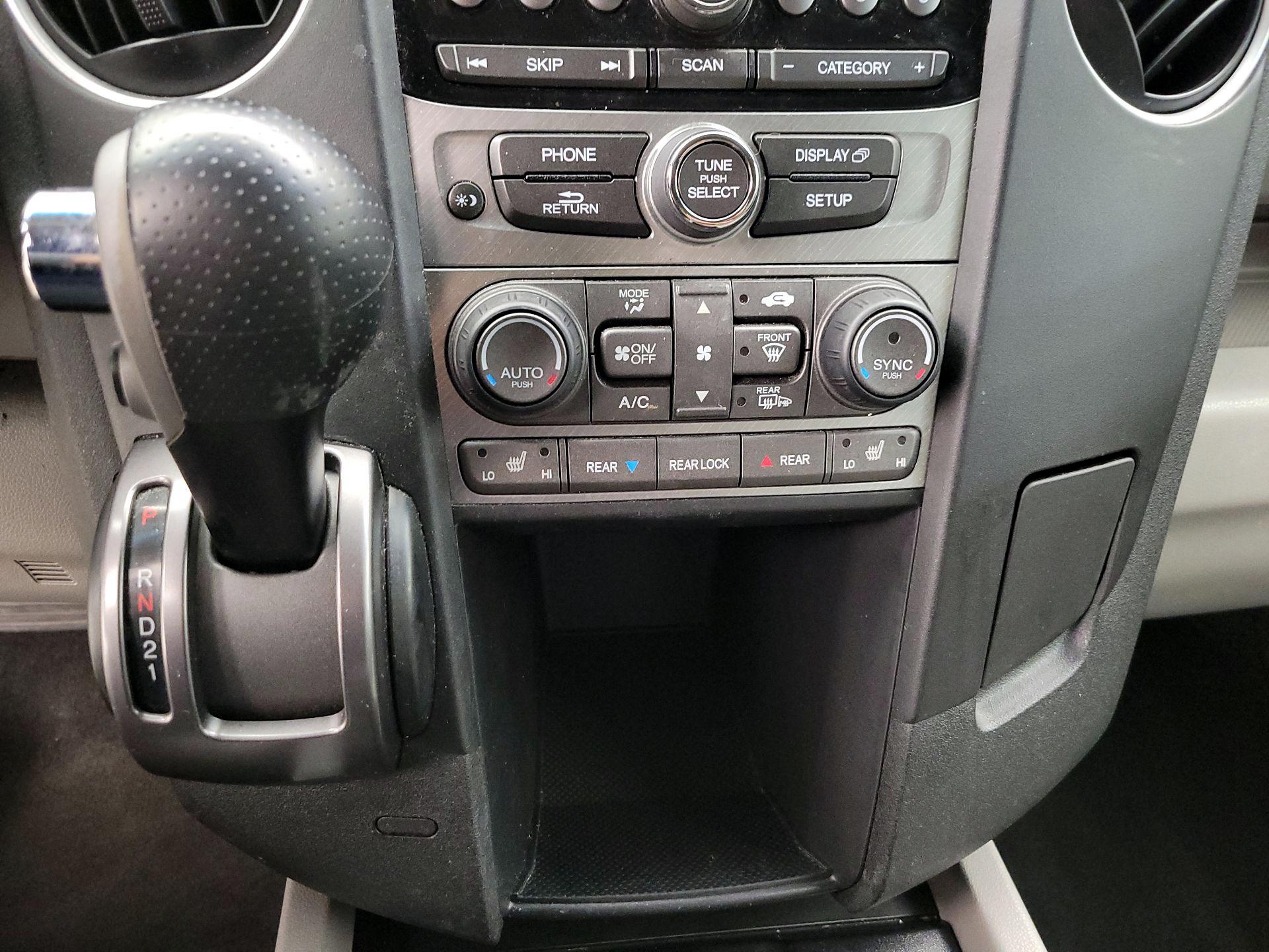 Thumbnail: 2015 Honda Pilot - 16