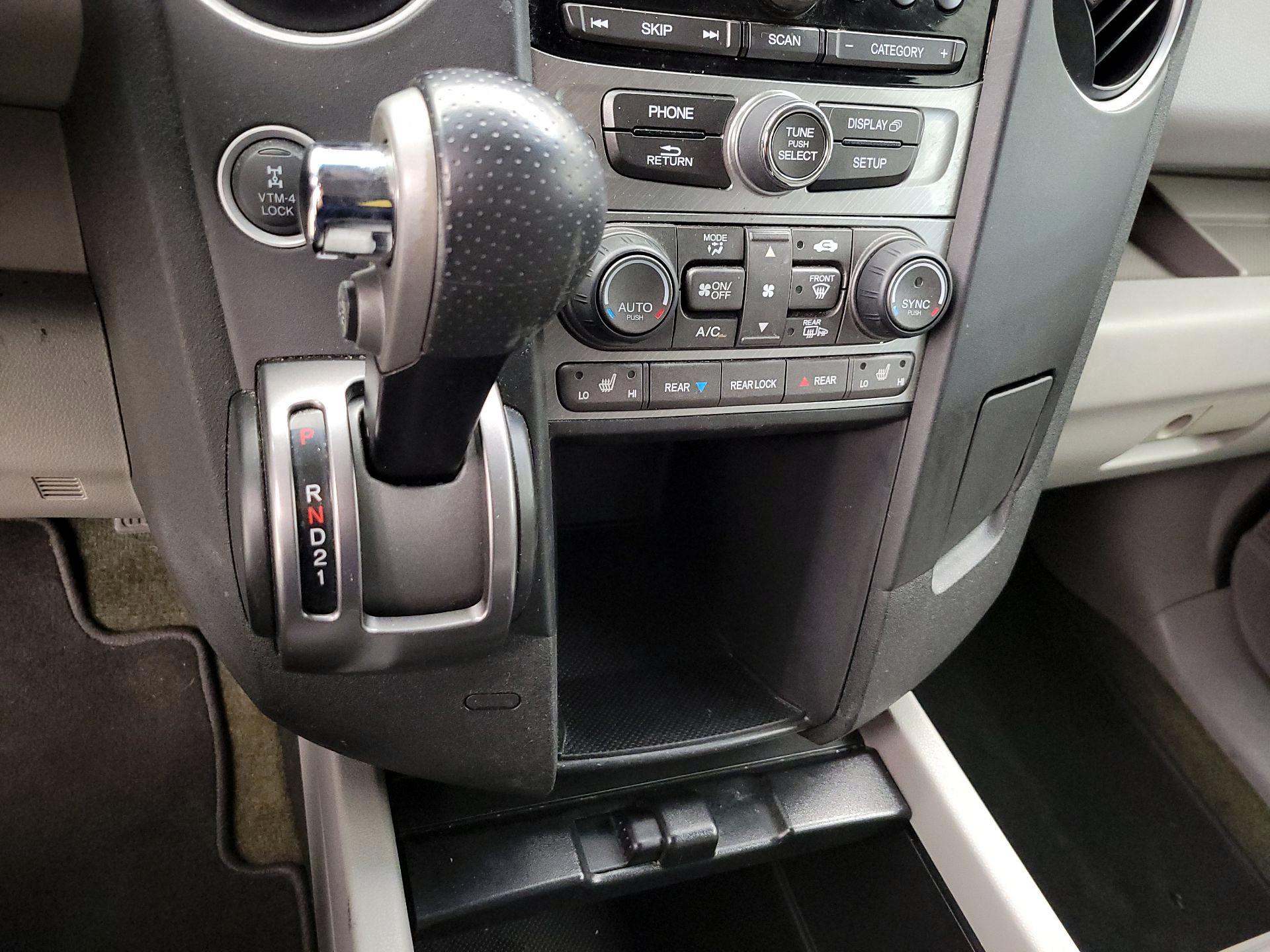 Thumbnail: 2015 Honda Pilot - 17