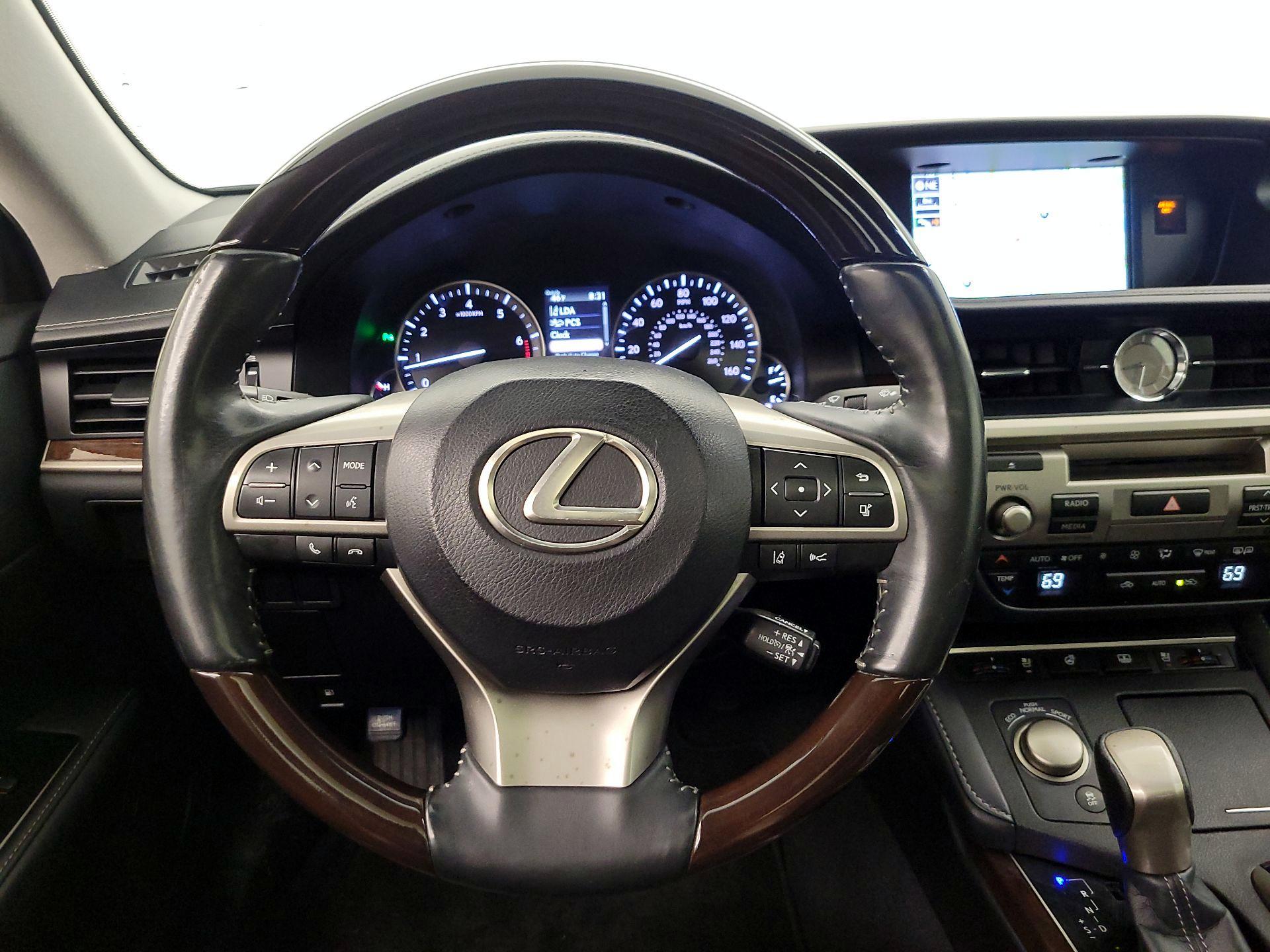 Thumbnail: 2018 Lexus ES - 10