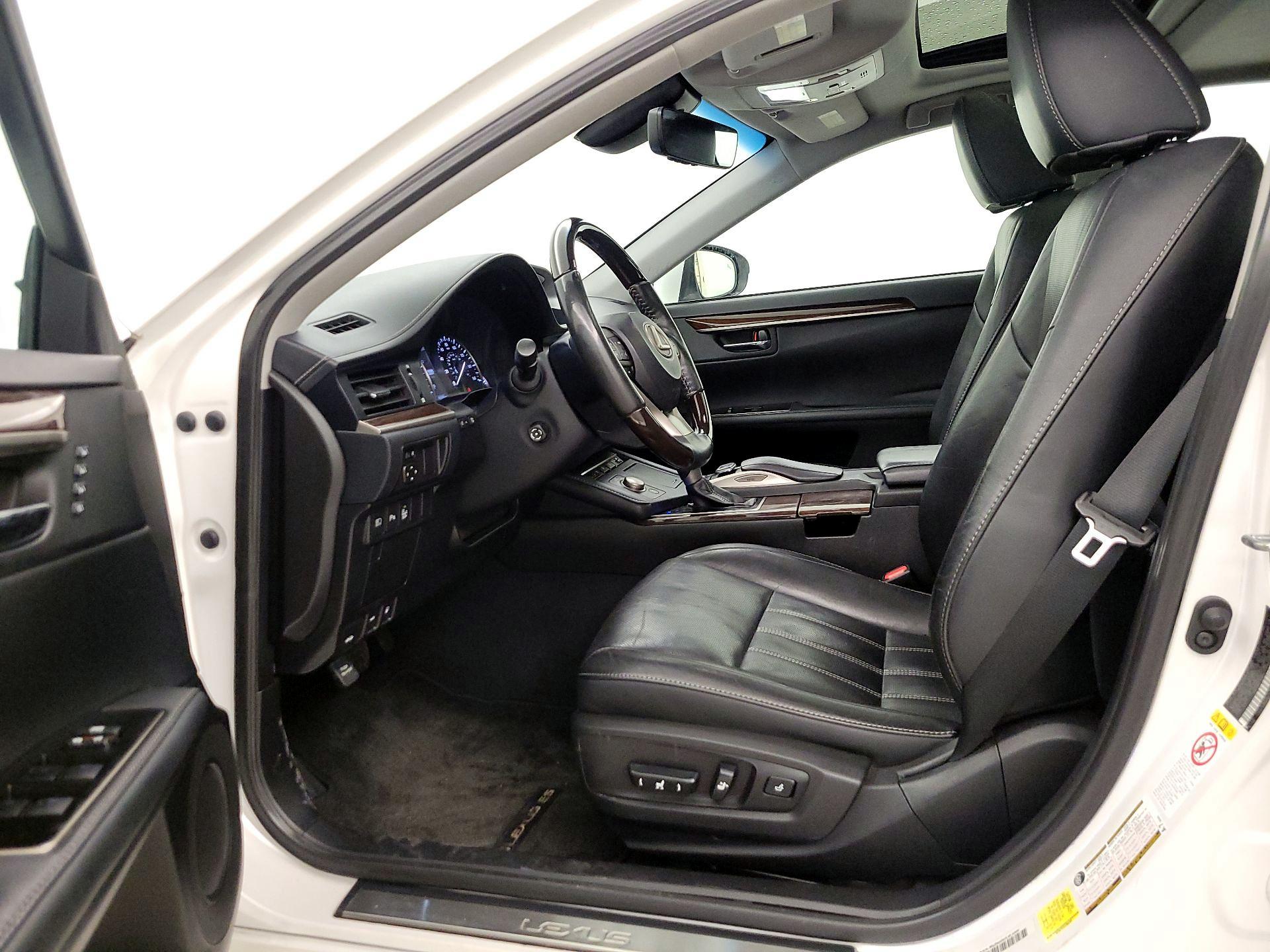 Thumbnail: 2018 Lexus ES - 11