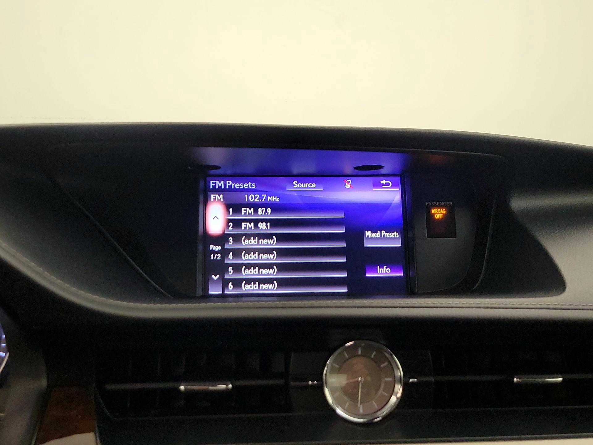 Thumbnail: 2018 Lexus ES - 16