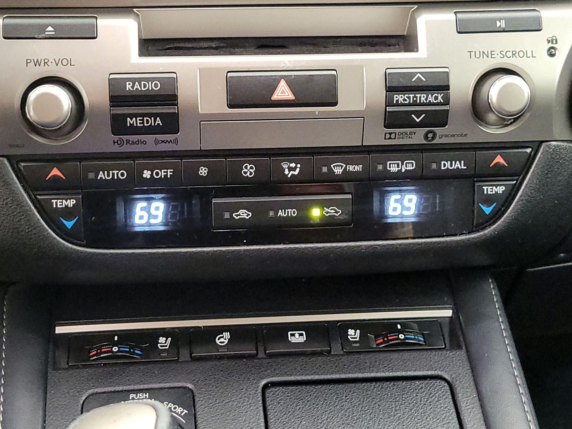 Thumbnail: 2018 Lexus ES - 17