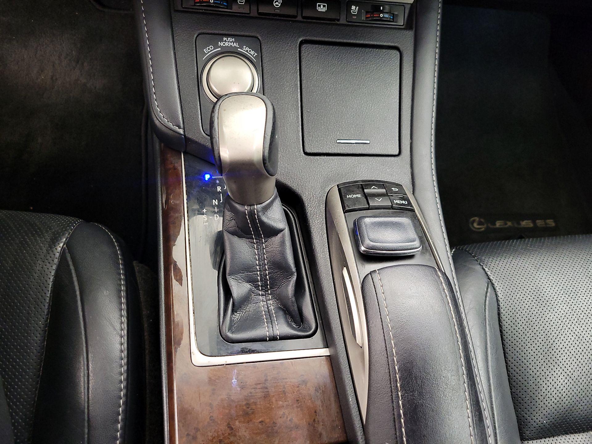 Thumbnail: 2018 Lexus ES - 18