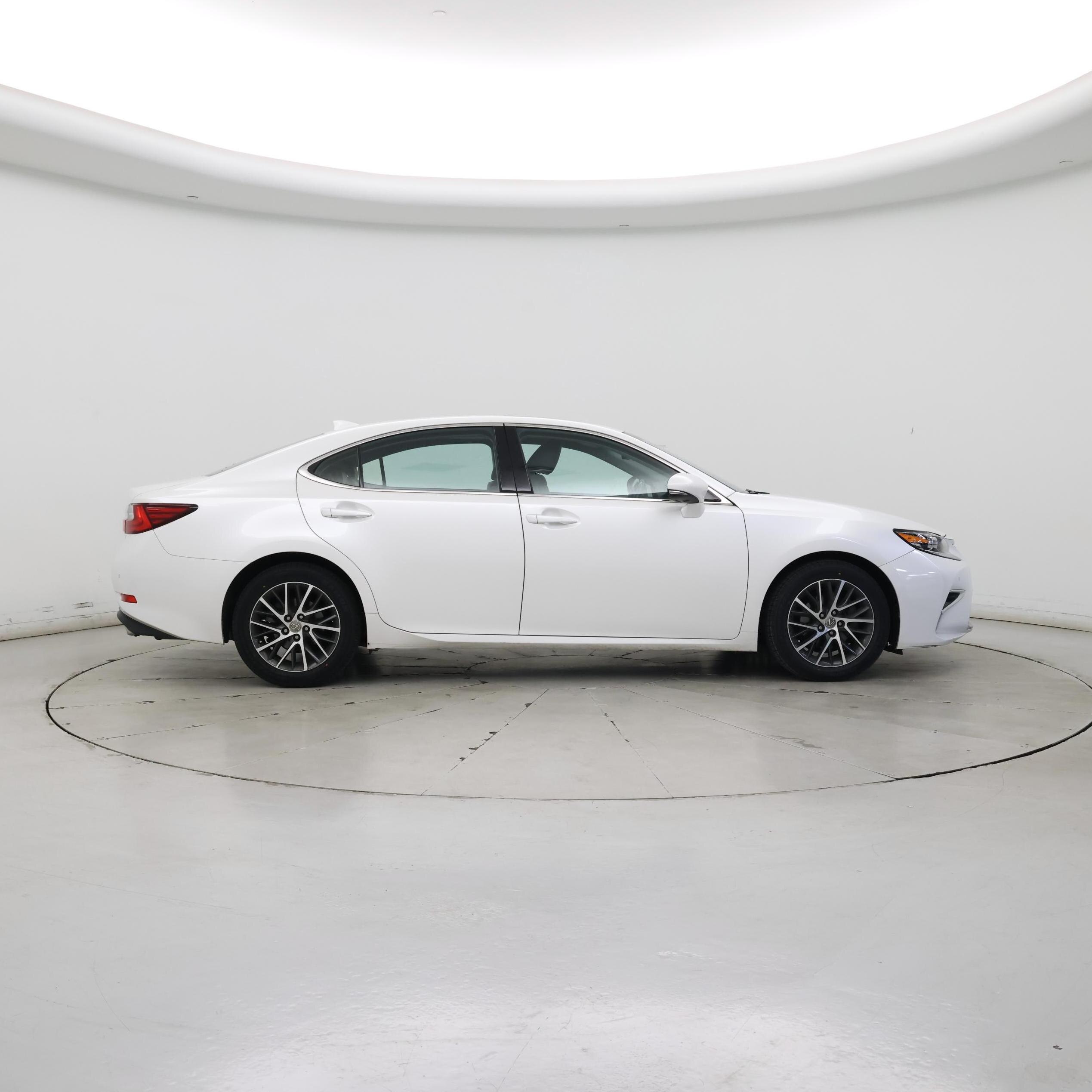 Thumbnail: 2018 Lexus ES - 7