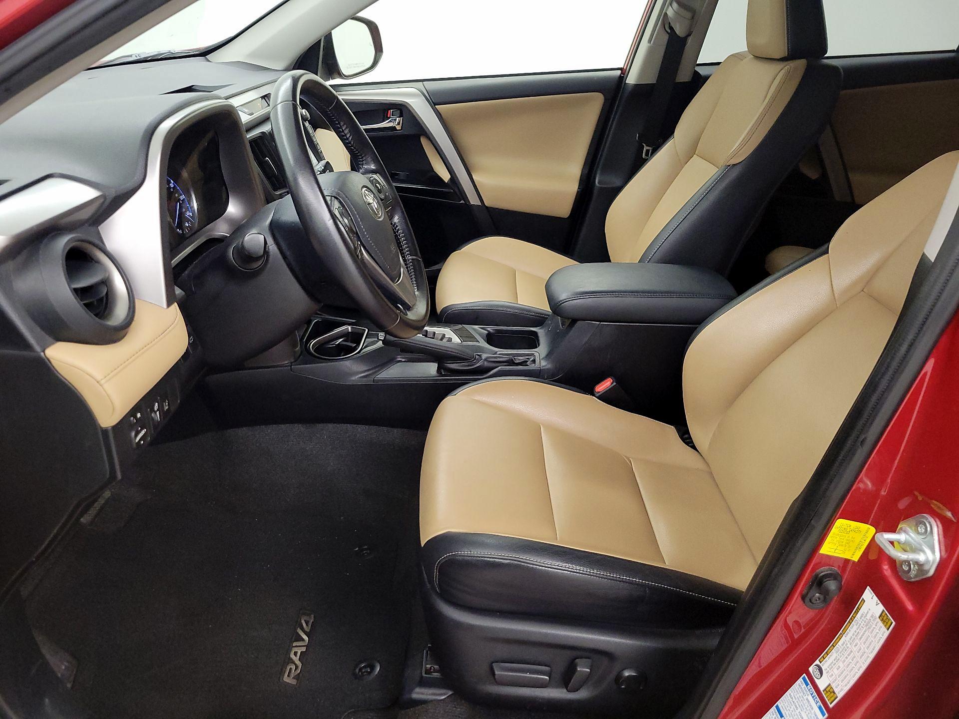 Thumbnail: 2016 Toyota RAV4 - 11