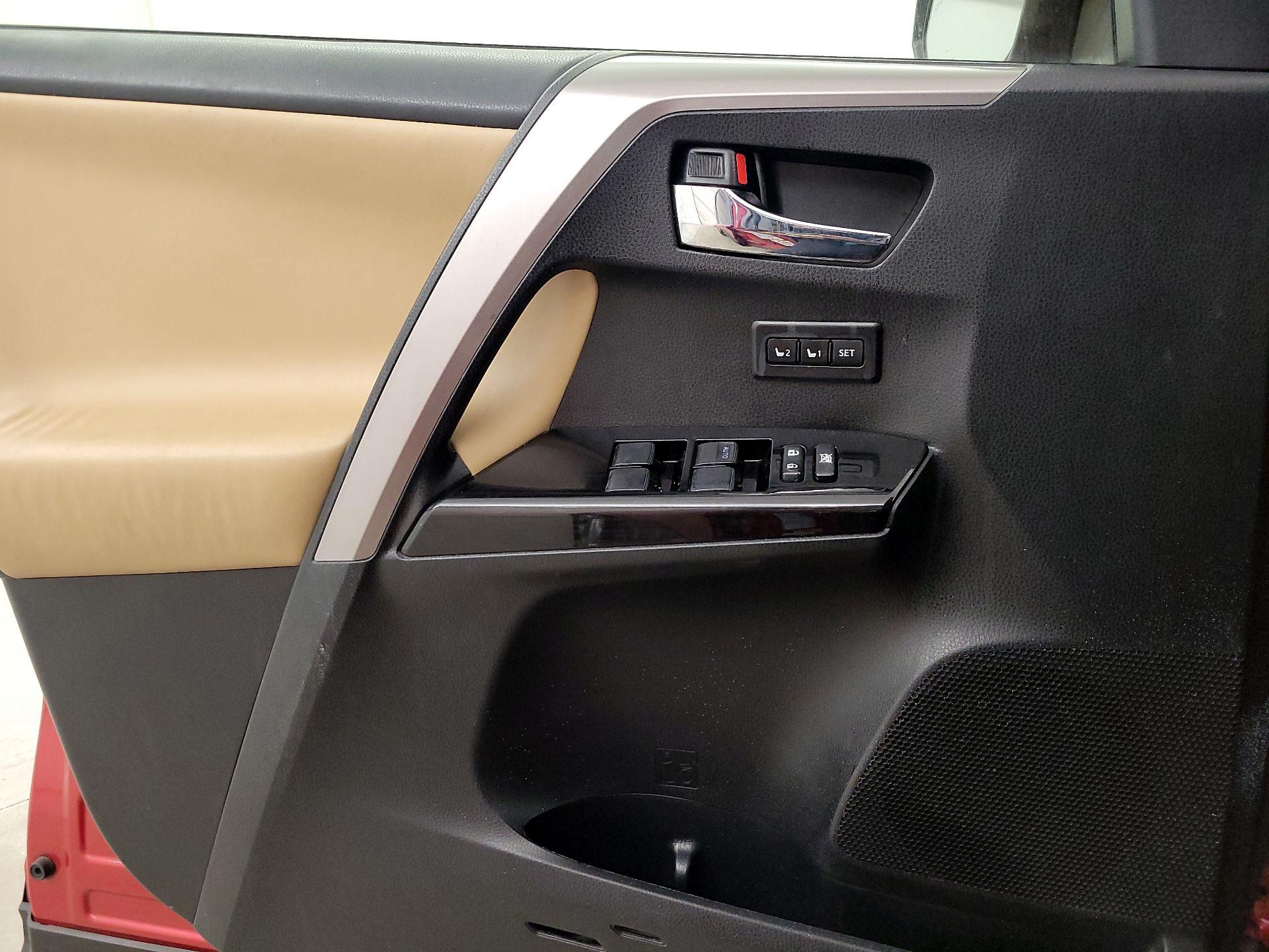 Thumbnail: 2016 Toyota RAV4 - 12