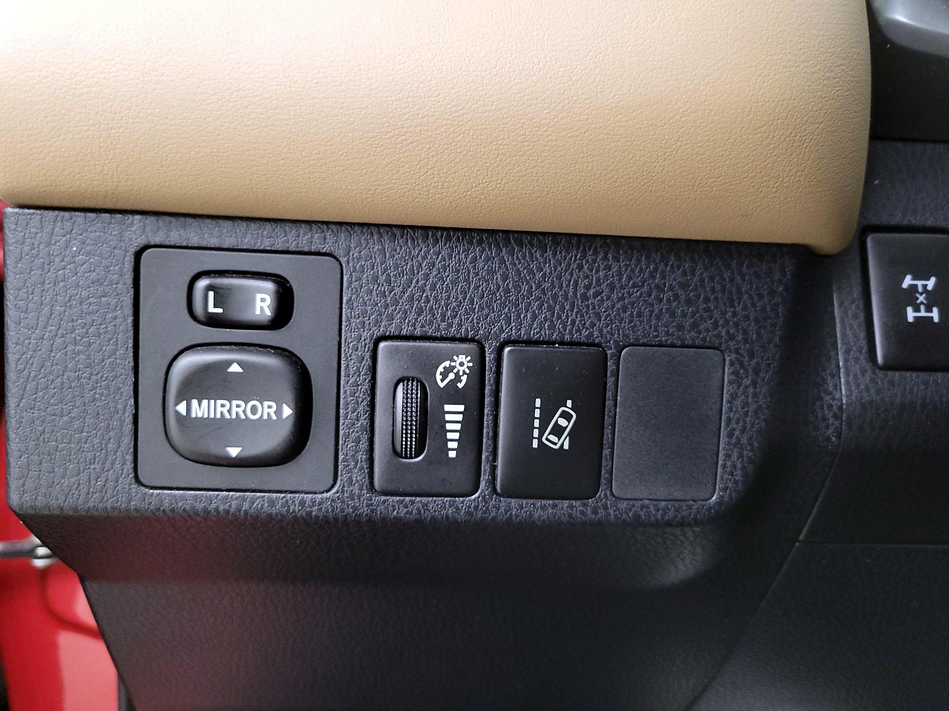 Thumbnail: 2016 Toyota RAV4 - 13