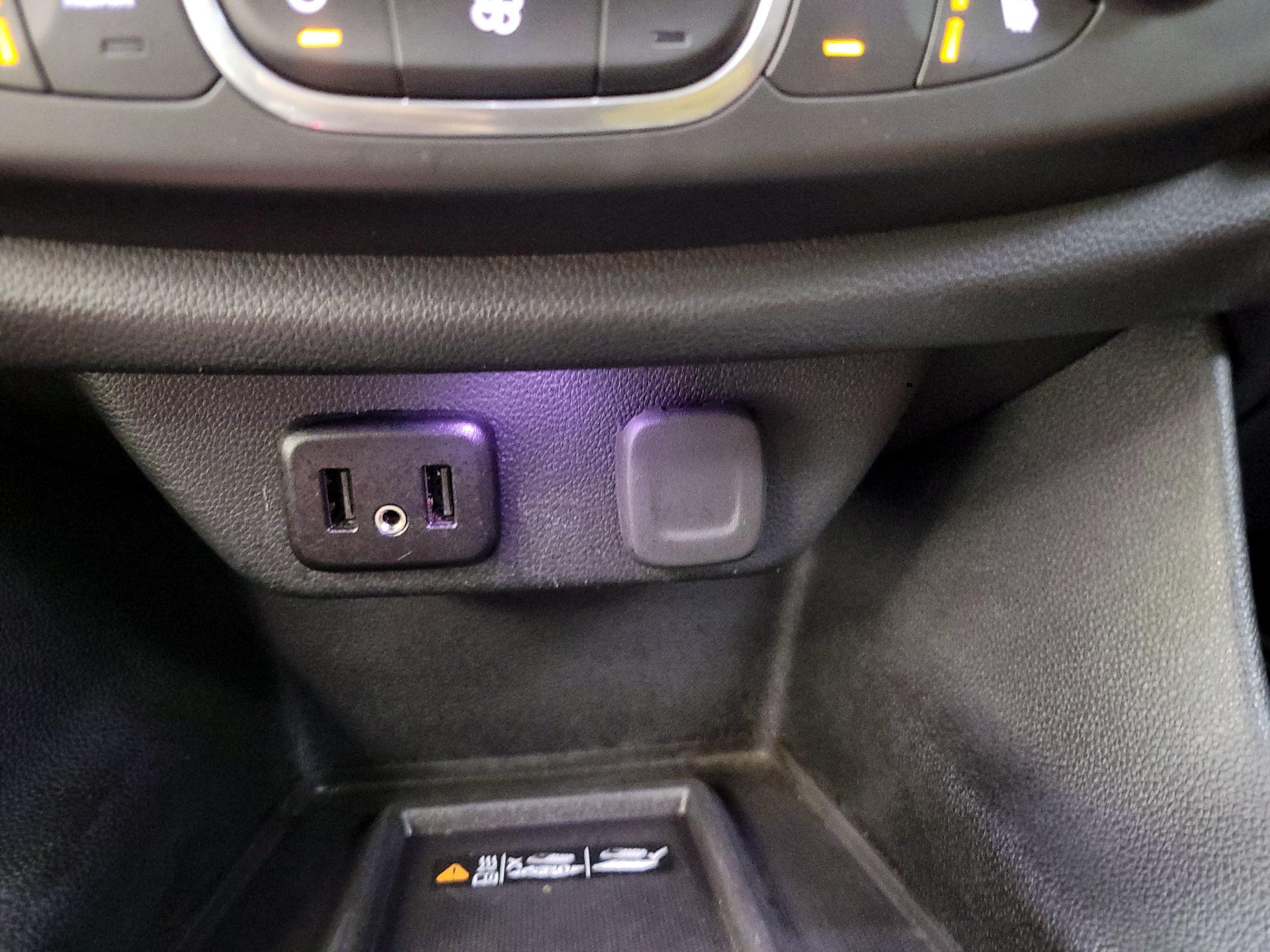 Thumbnail: 2019 Chevrolet Traverse - 18