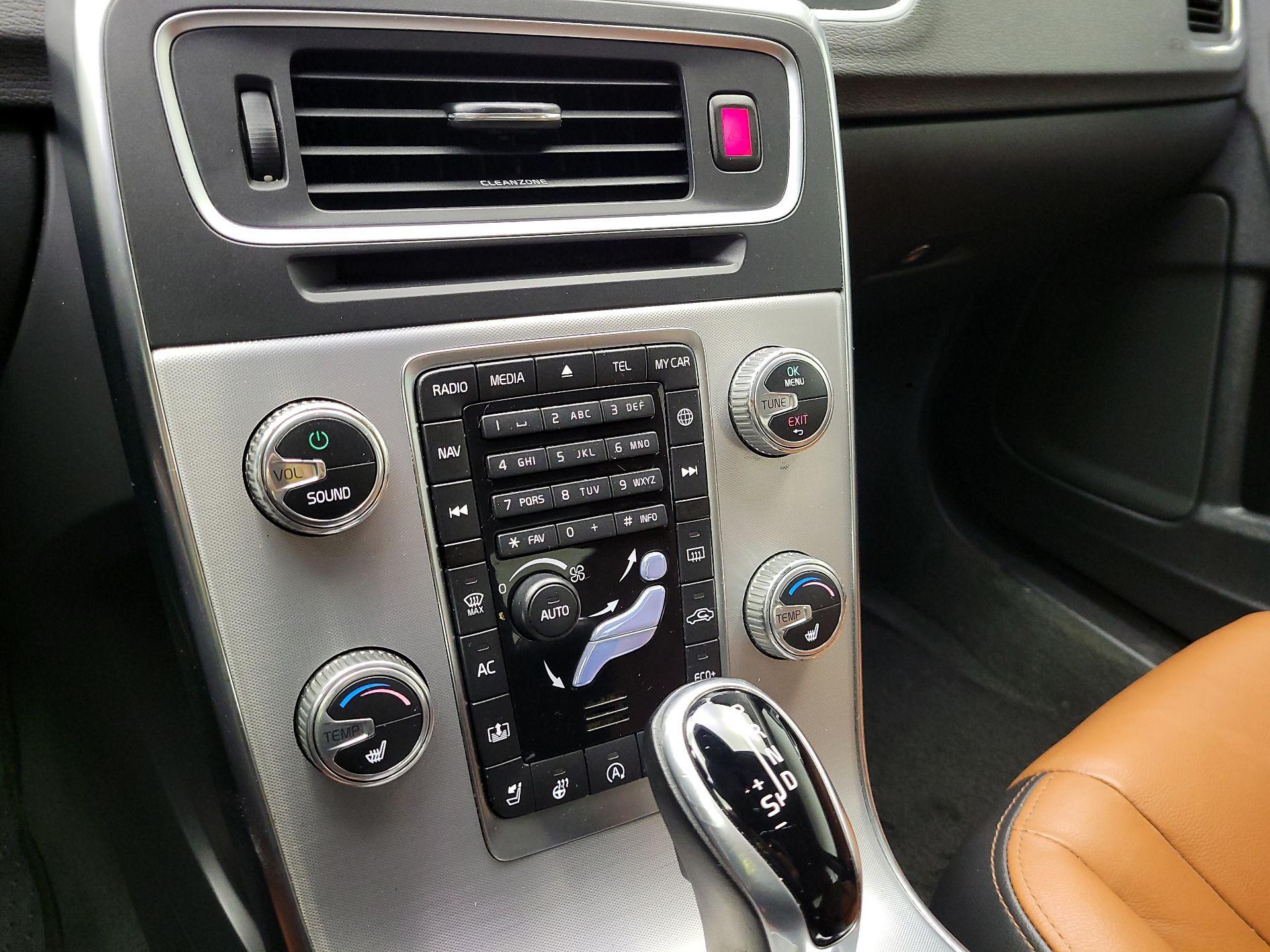 Thumbnail: 2017 Volvo S60 - 17