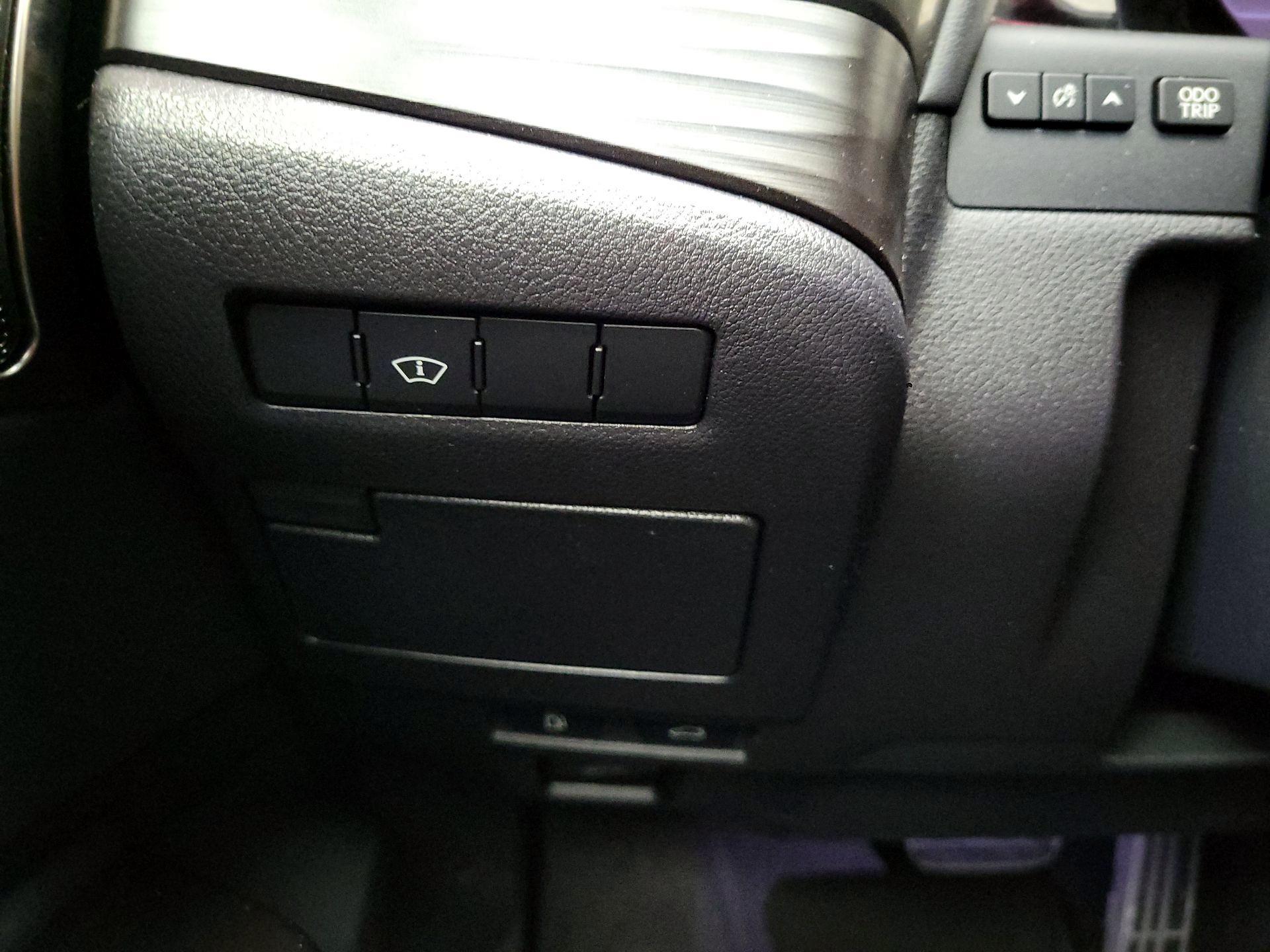 Thumbnail: 2019 Lexus ES - 13