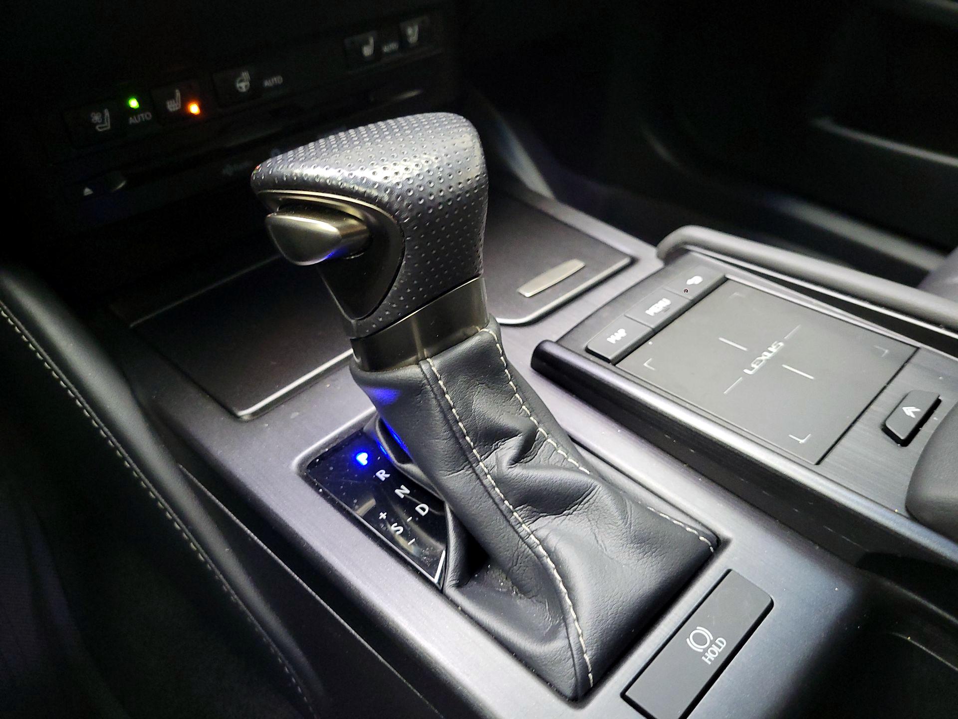 Thumbnail: 2019 Lexus ES - 18