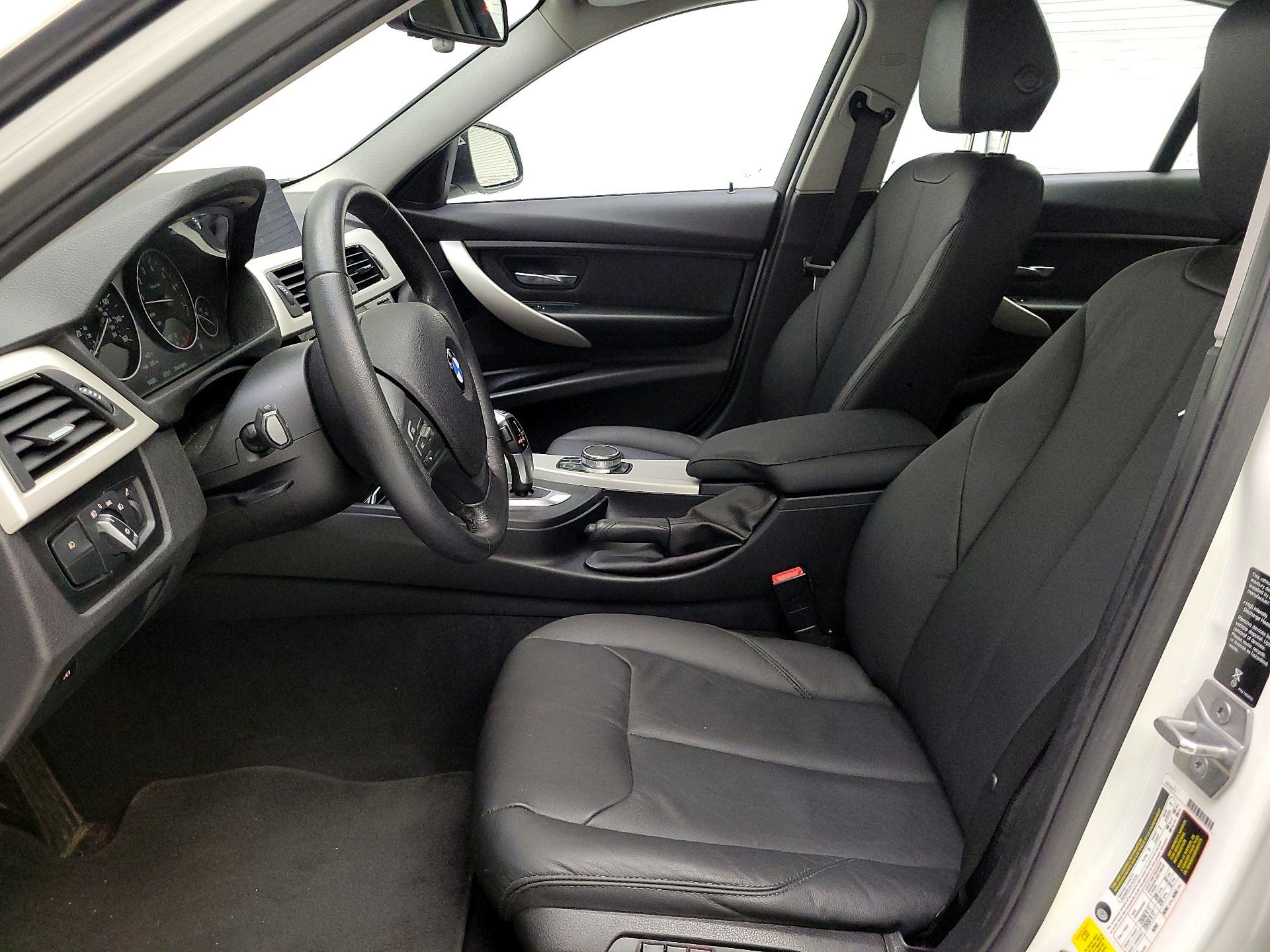 Thumbnail: 2018 BMW 3 Series - 11