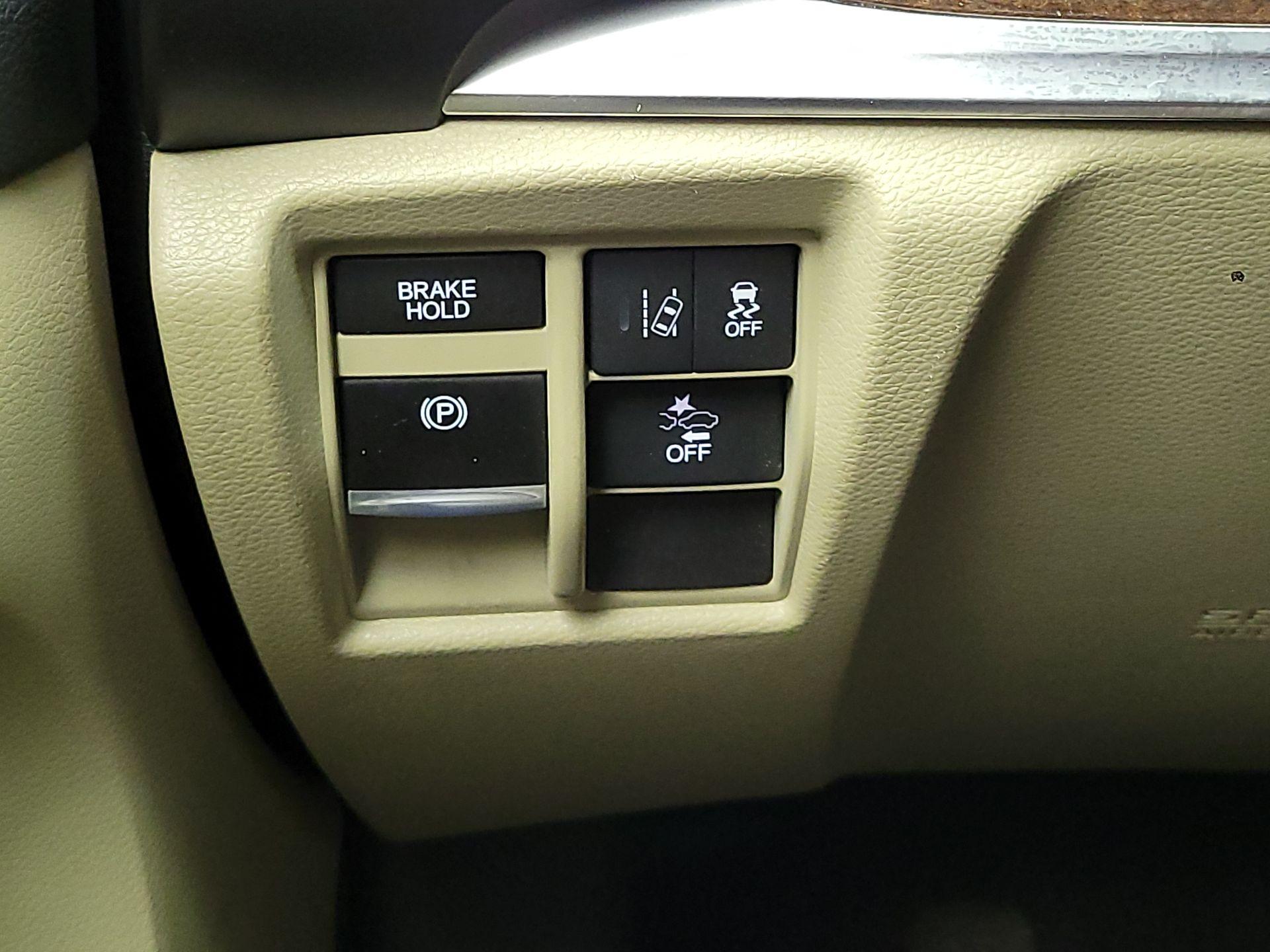 Thumbnail: 2020 Acura MDX - 13