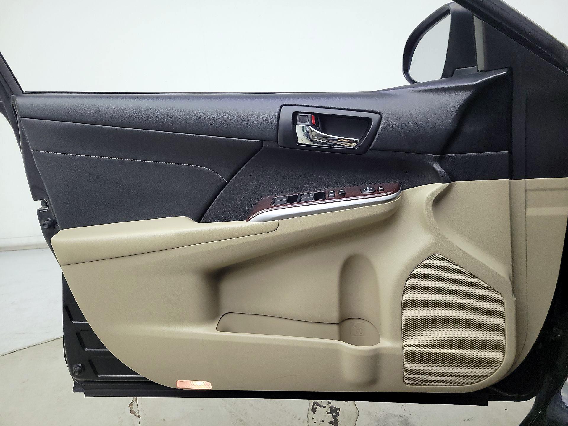 Thumbnail: 2014 Toyota Camry - 12