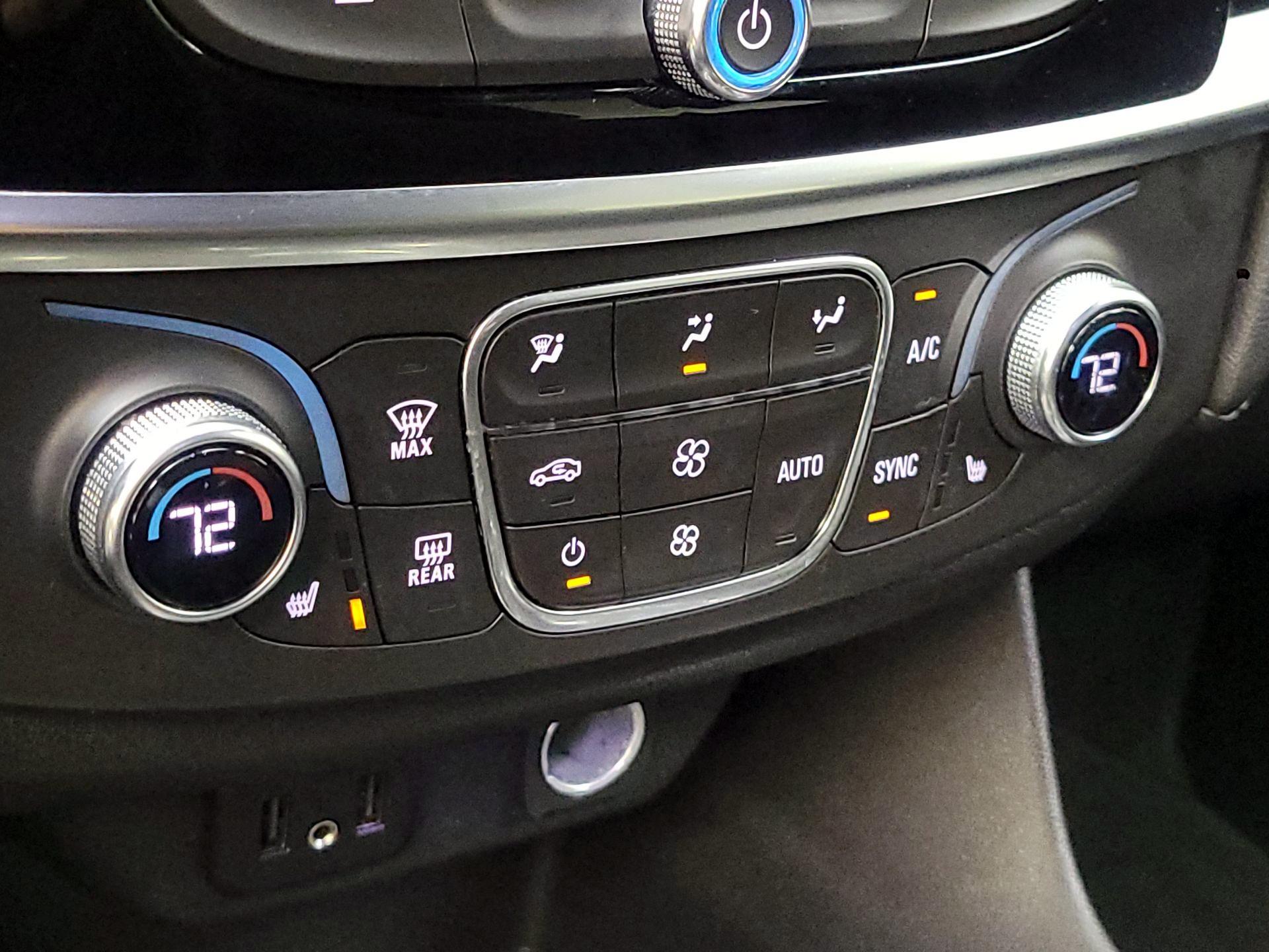 Thumbnail: 2022 Chevrolet Traverse - 16