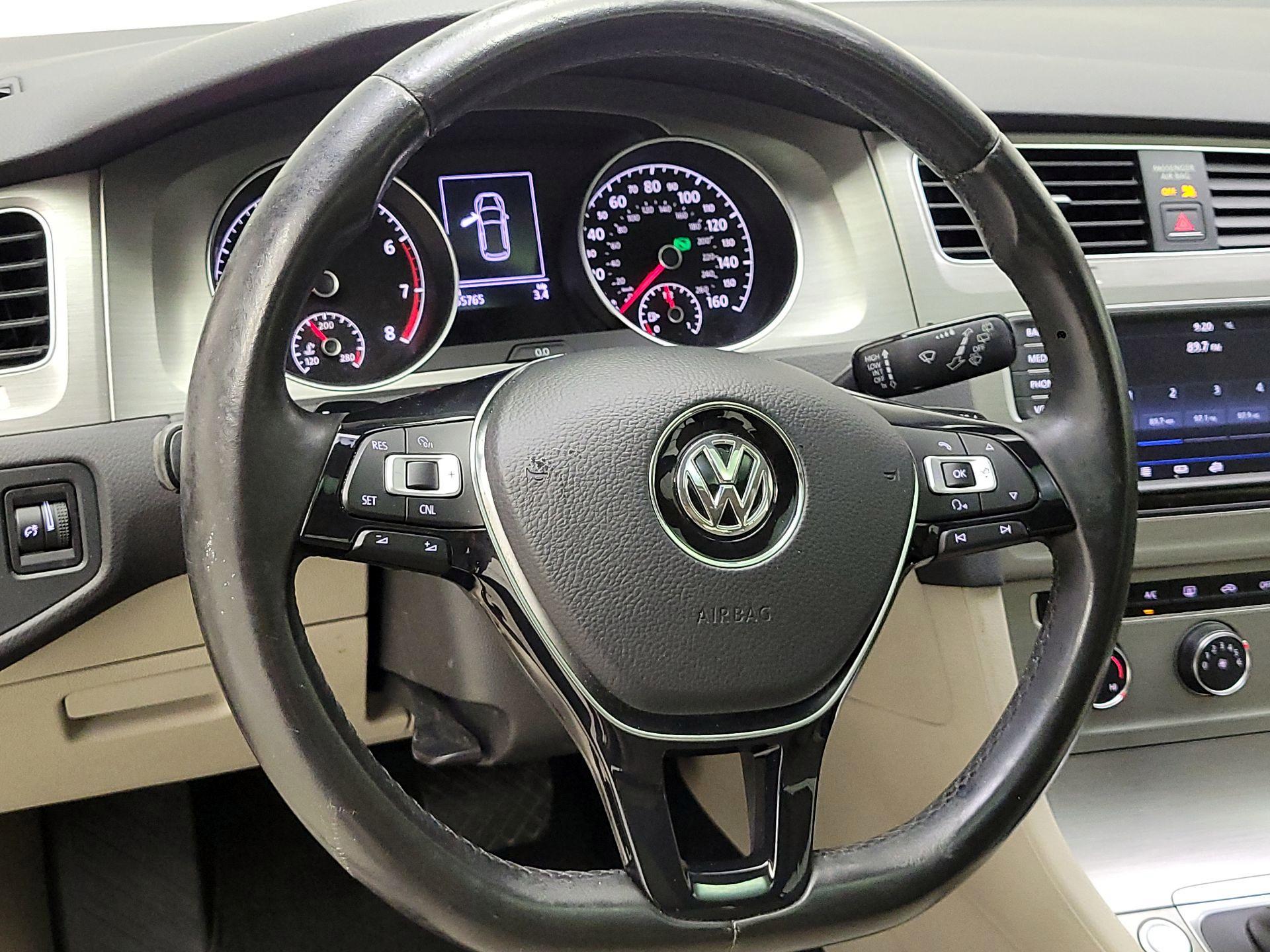 Thumbnail: 2017 Volkswagen Golf - 10