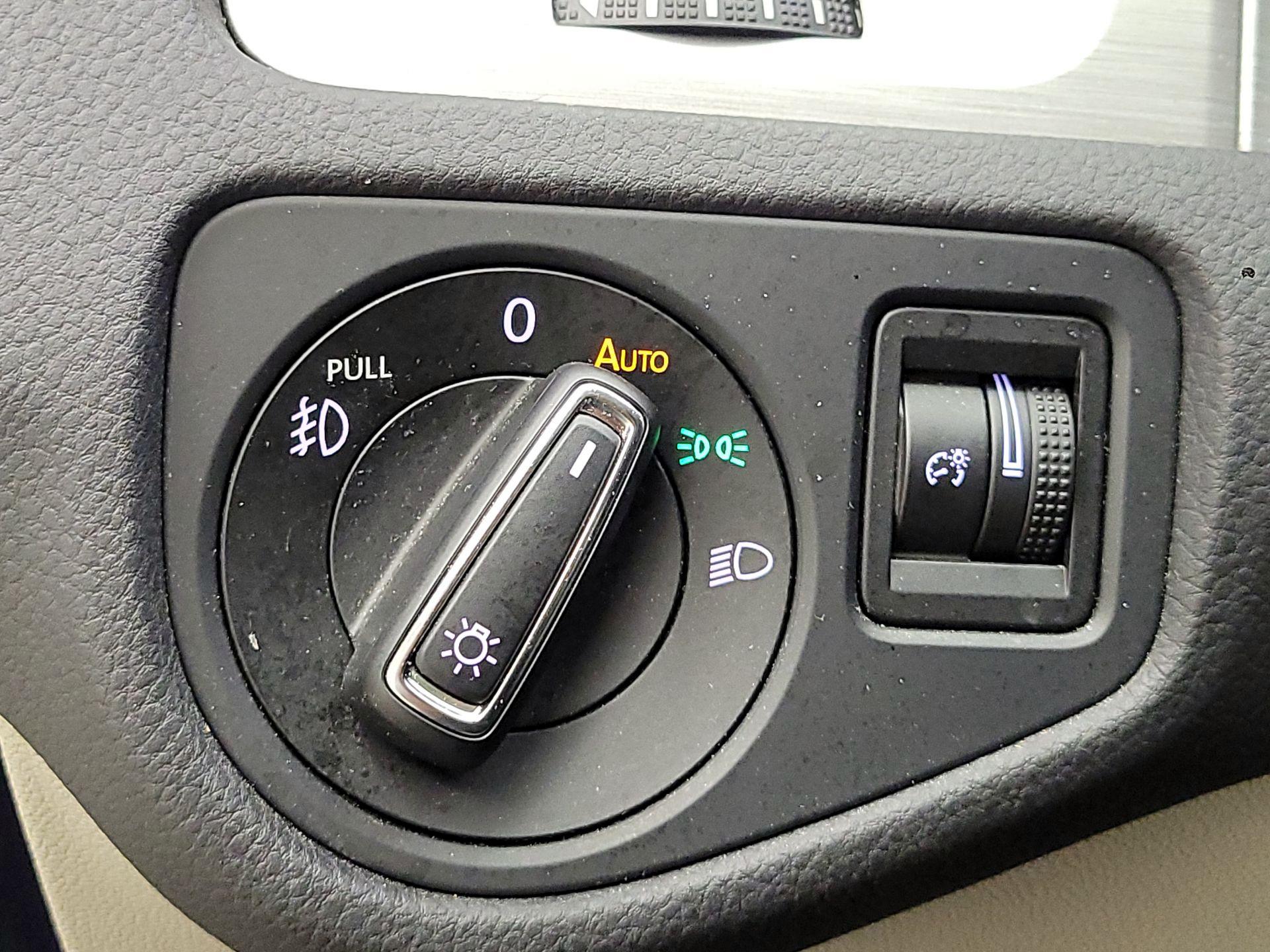 Thumbnail: 2017 Volkswagen Golf - 13