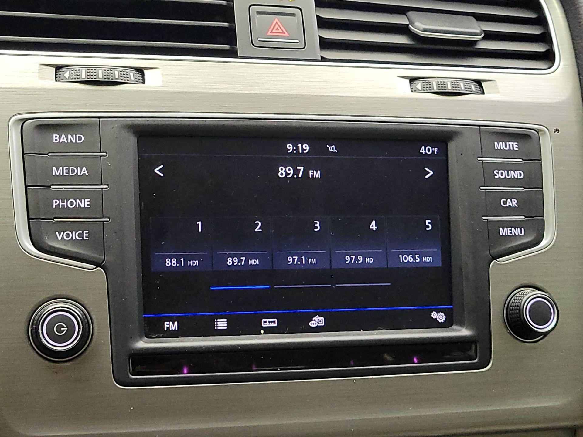 Thumbnail: 2017 Volkswagen Golf - 15