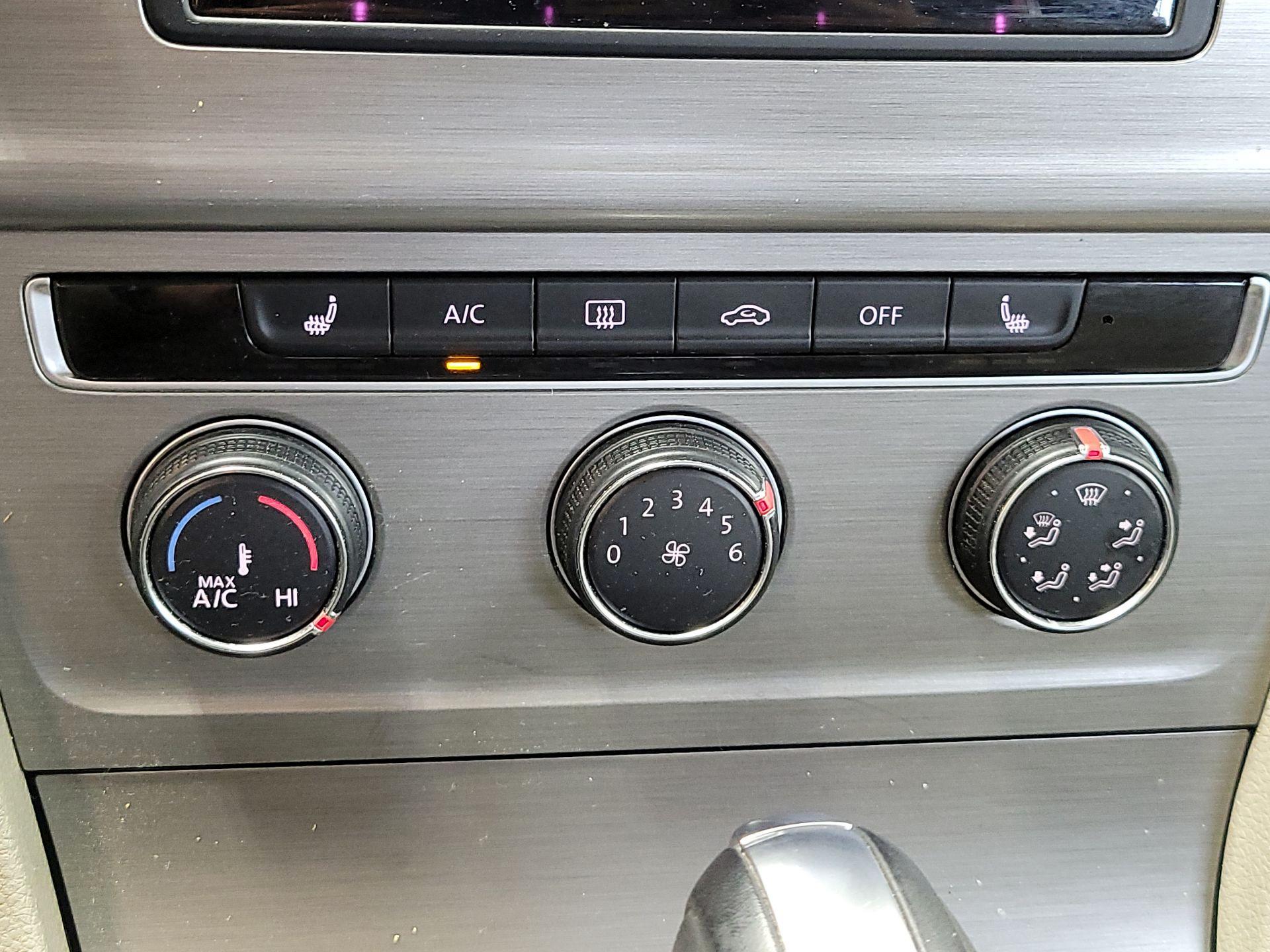 Thumbnail: 2017 Volkswagen Golf - 16