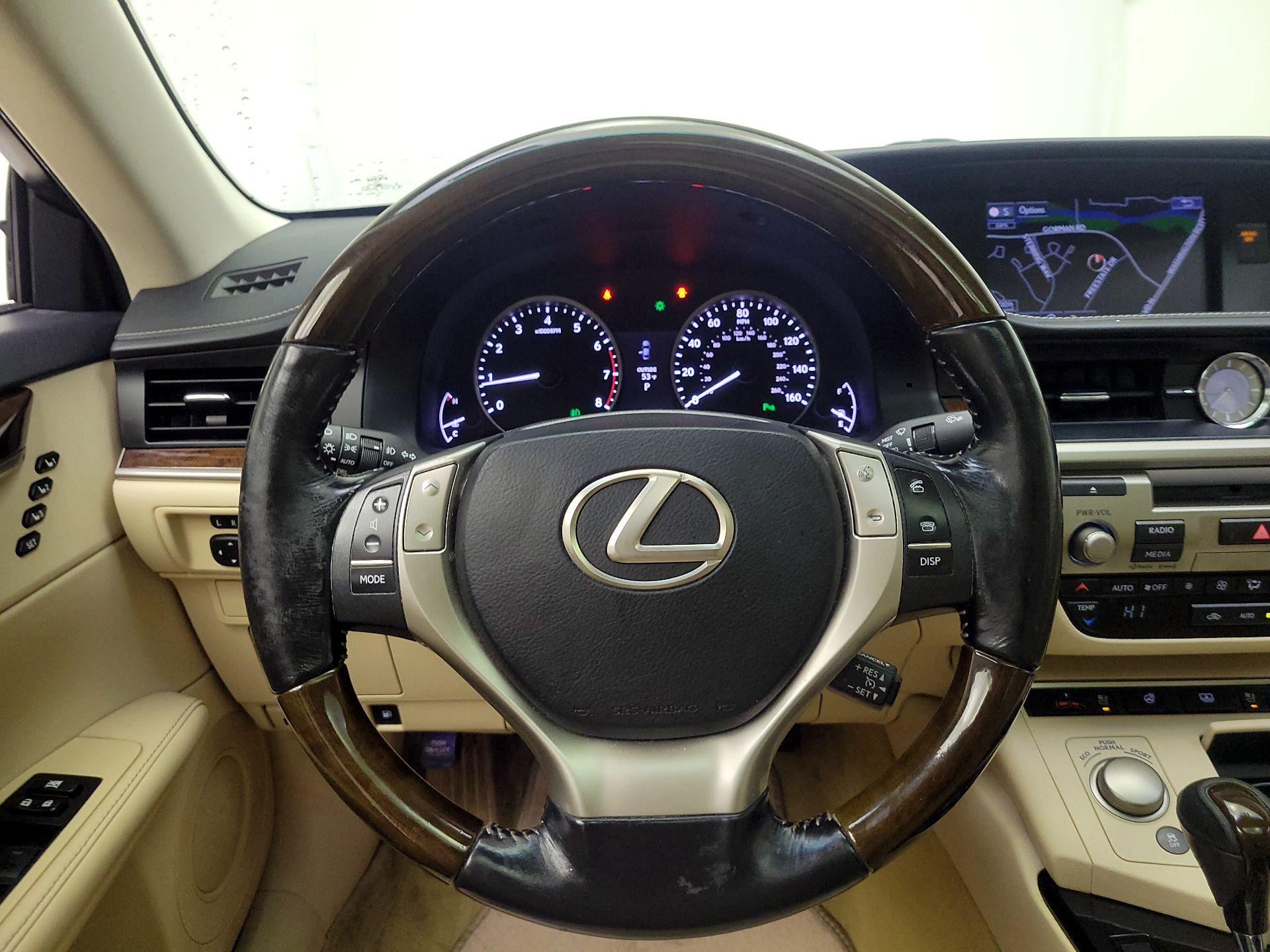 Thumbnail: 2015 Lexus ES - 10