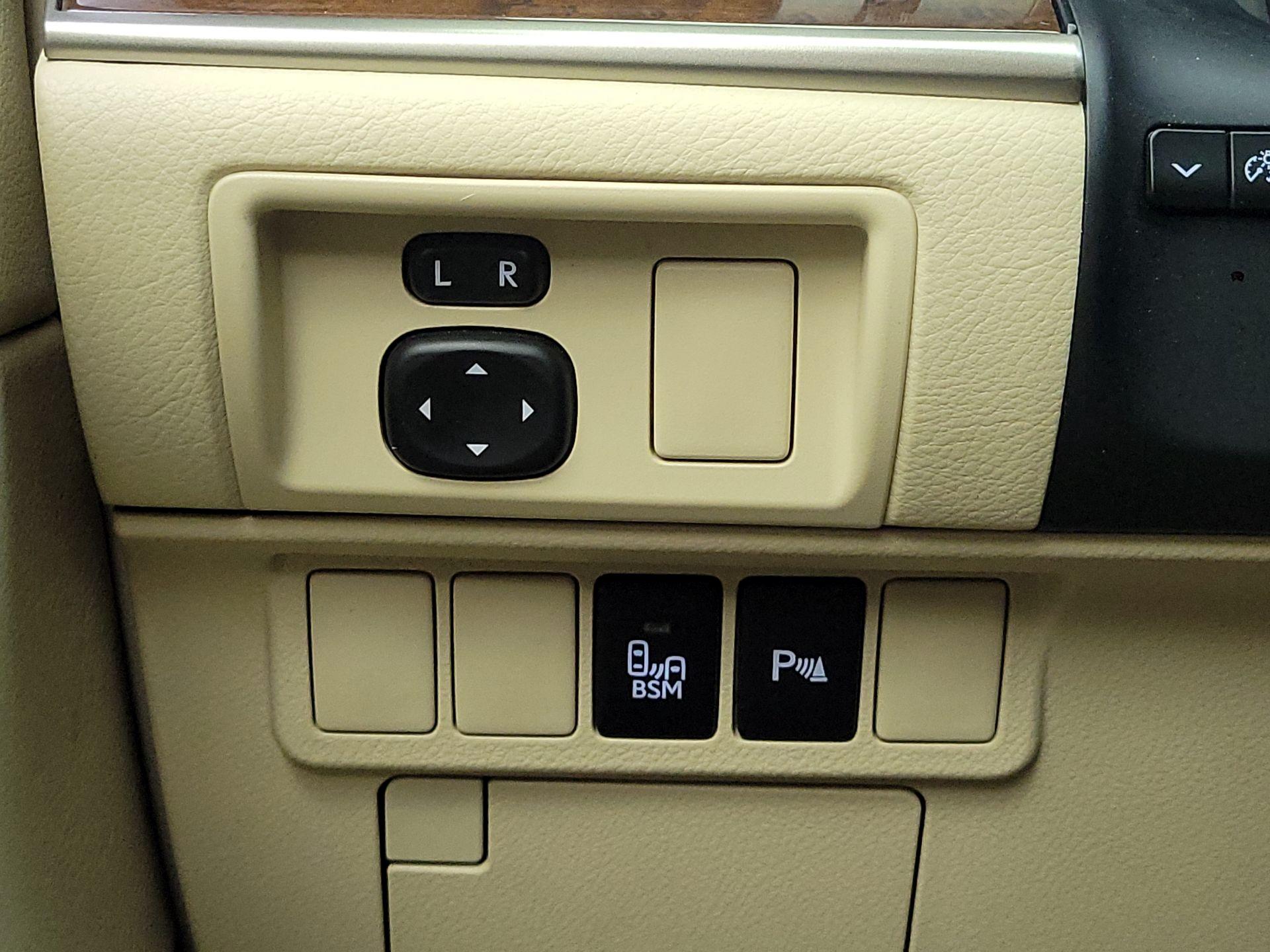 Thumbnail: 2015 Lexus ES - 13