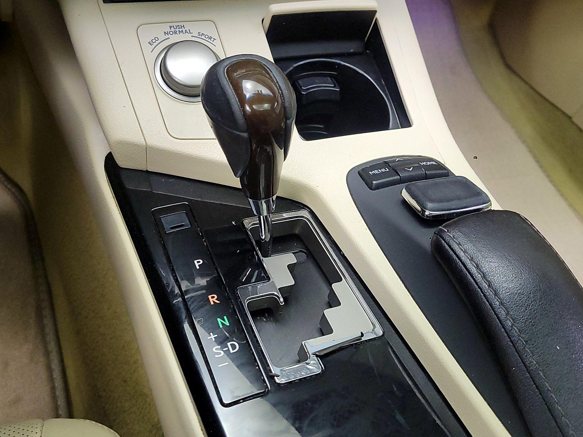 Thumbnail: 2015 Lexus ES - 18