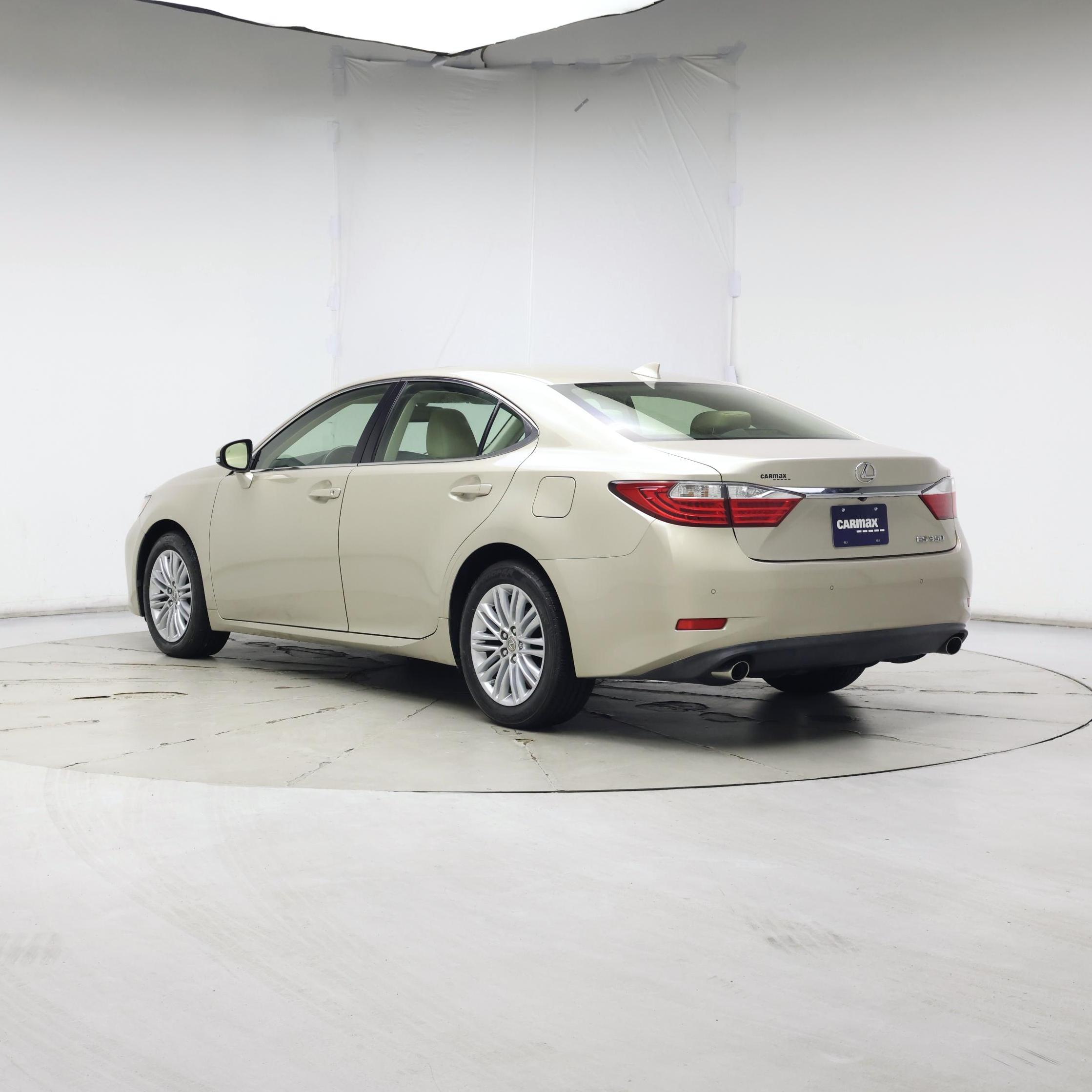 Thumbnail: 2015 Lexus ES - 2
