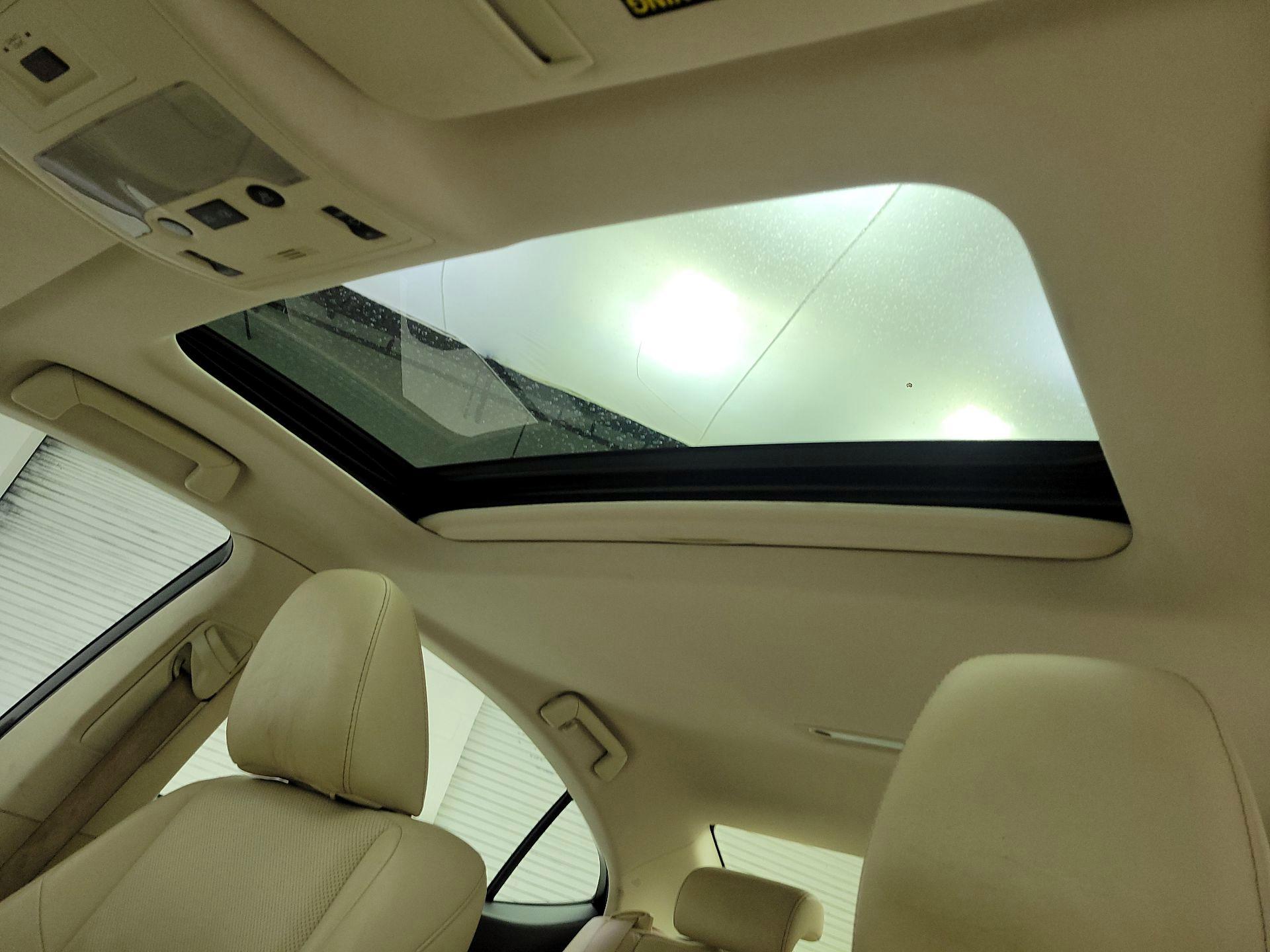 Thumbnail: 2015 Lexus ES - 20