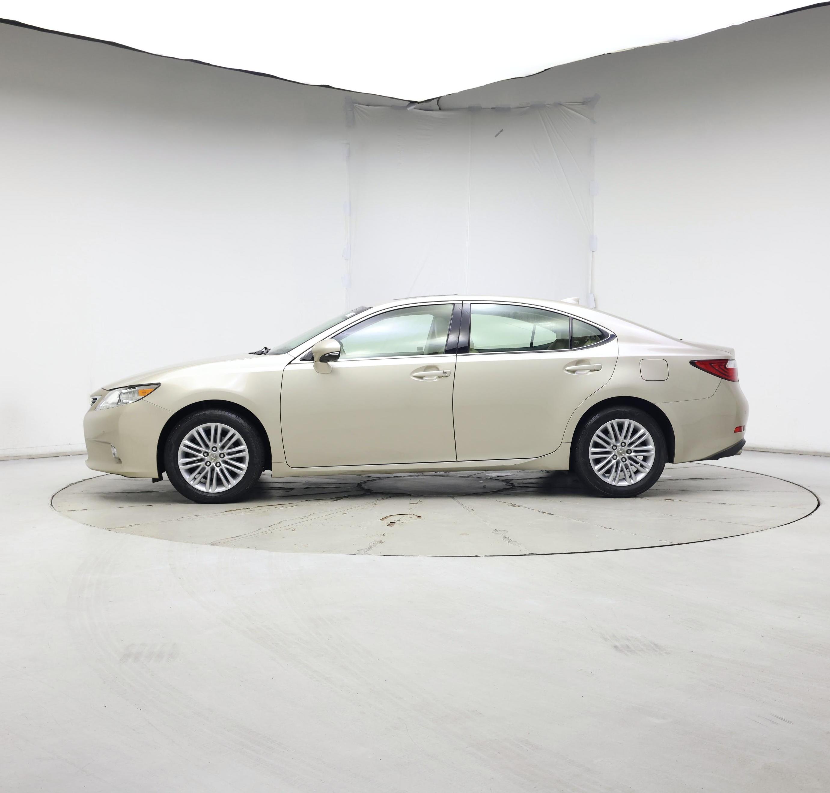 Thumbnail: 2015 Lexus ES - 3