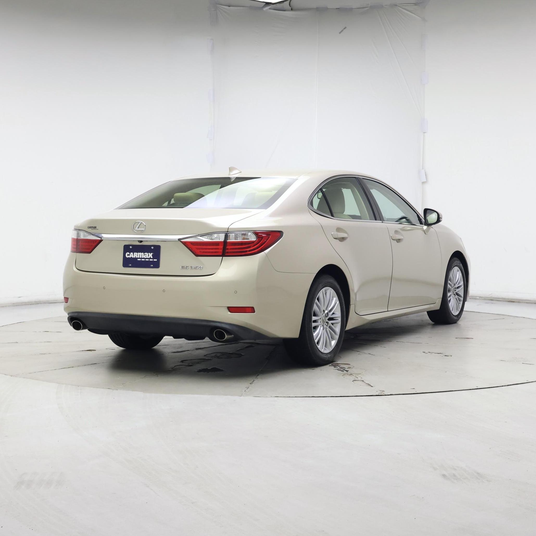 Thumbnail: 2015 Lexus ES - 8