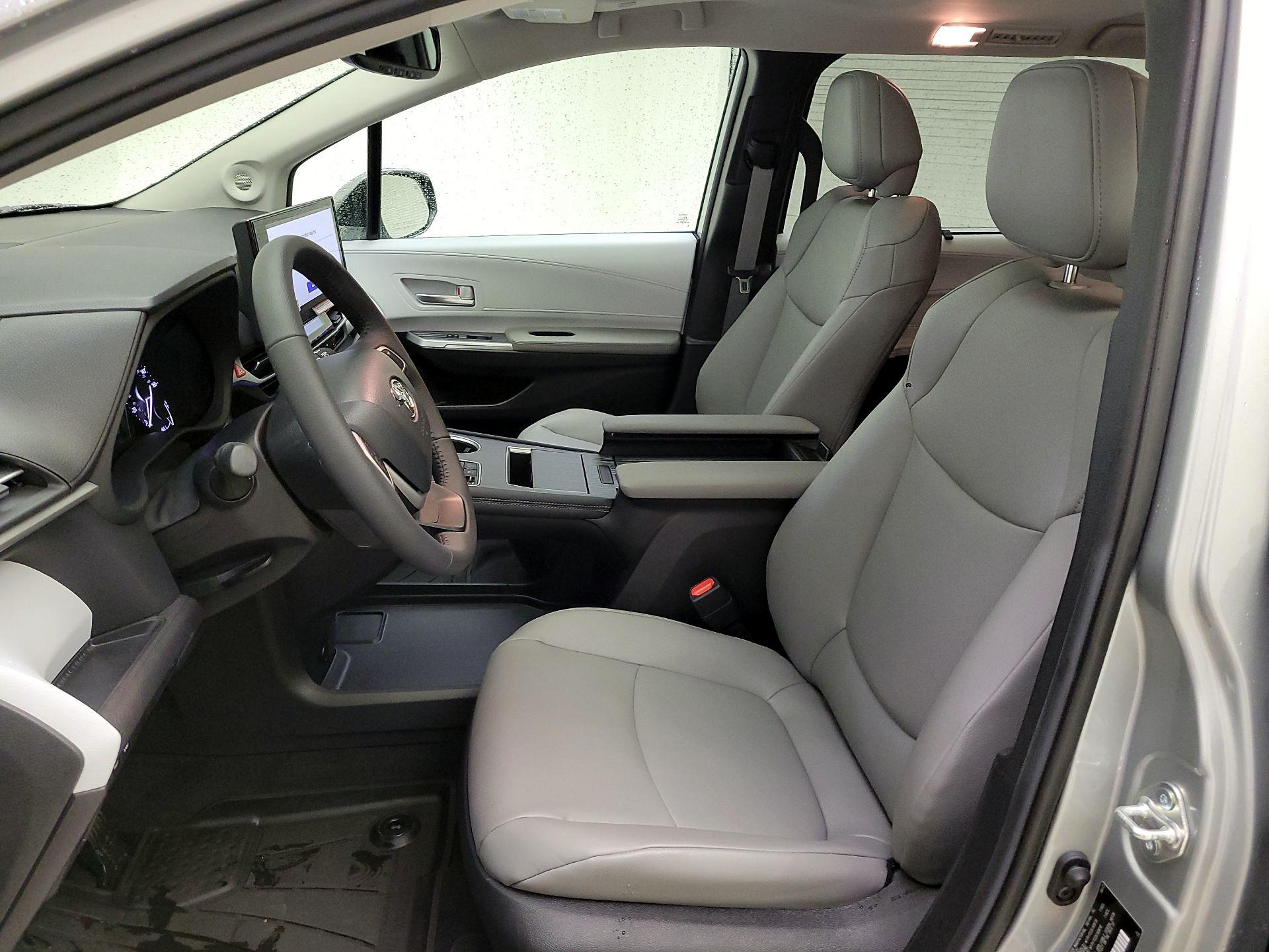 Thumbnail: 2025 Toyota Sienna - 11