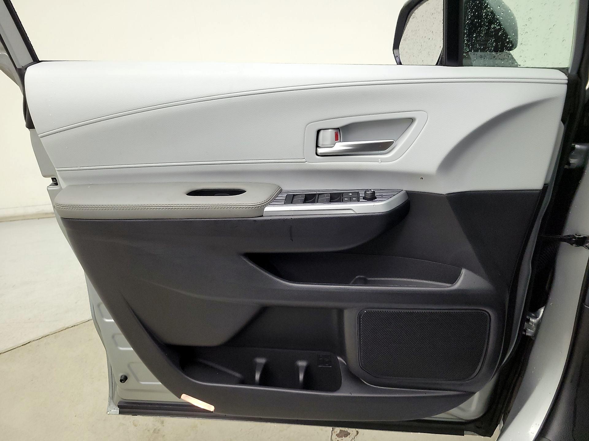 Thumbnail: 2025 Toyota Sienna - 12