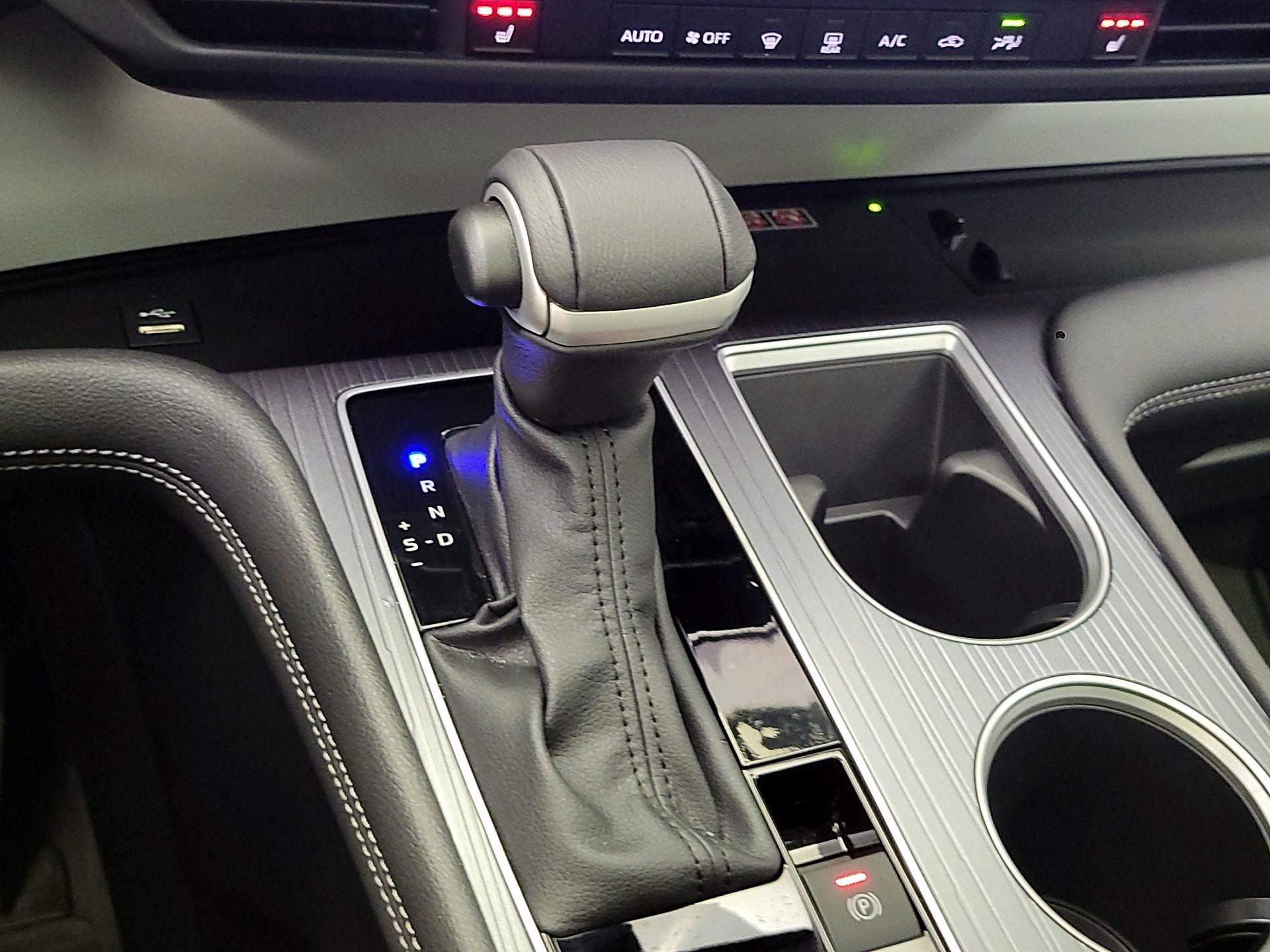 Thumbnail: 2025 Toyota Sienna - 17