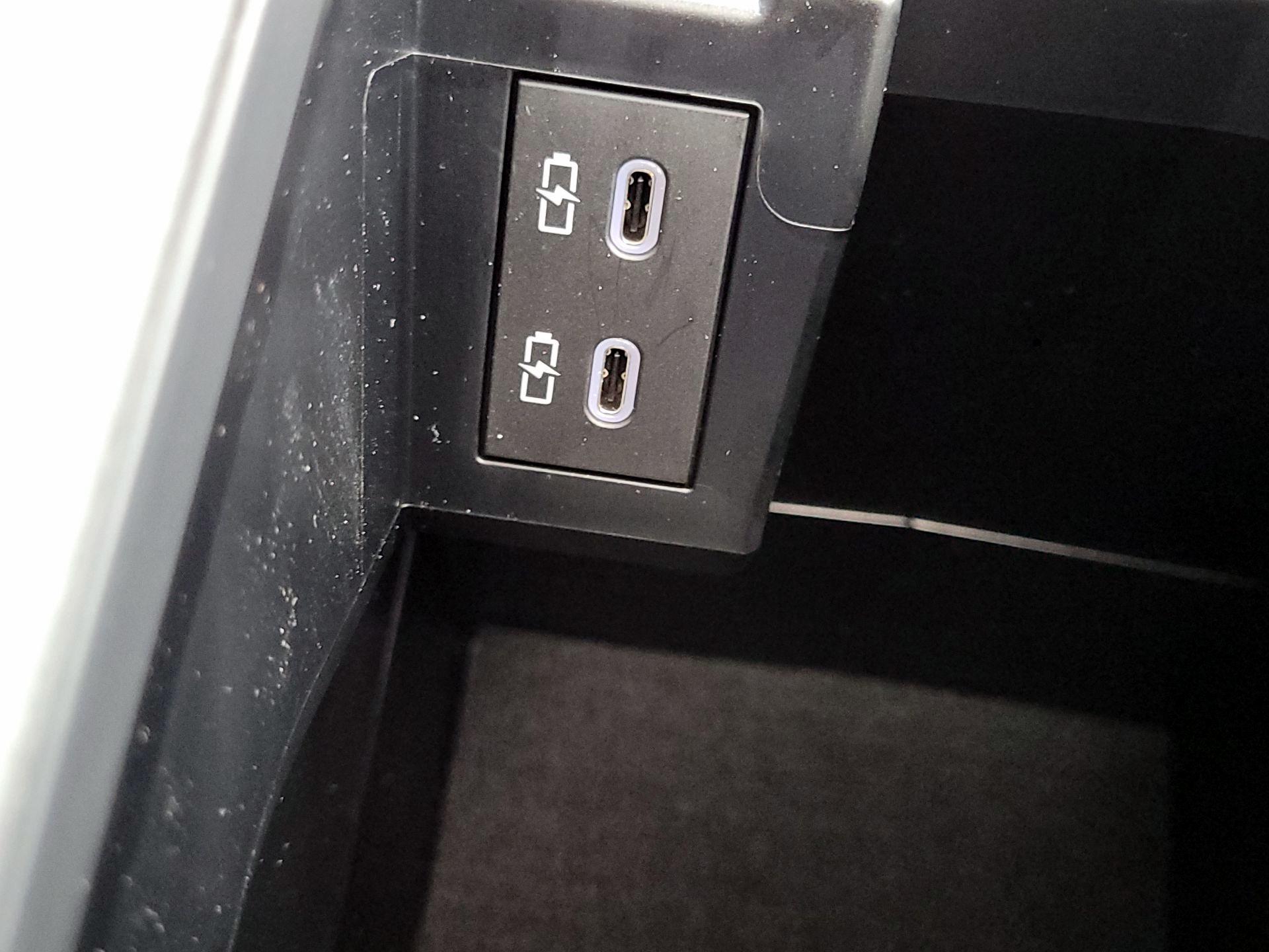 Thumbnail: 2025 Toyota Sienna - 18