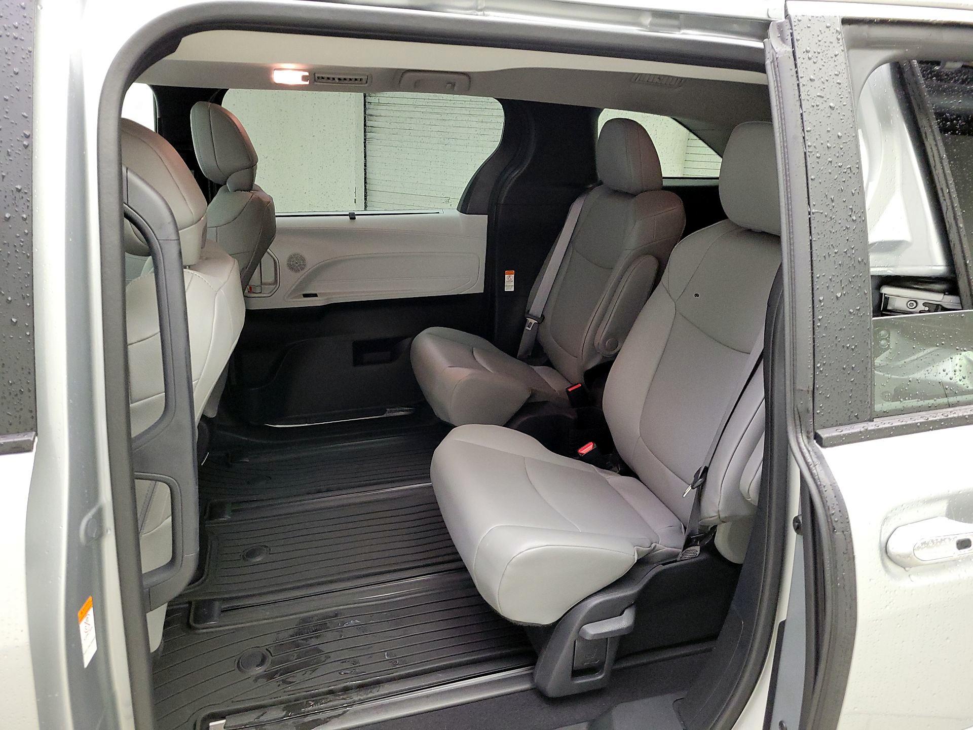 Thumbnail: 2025 Toyota Sienna - 20