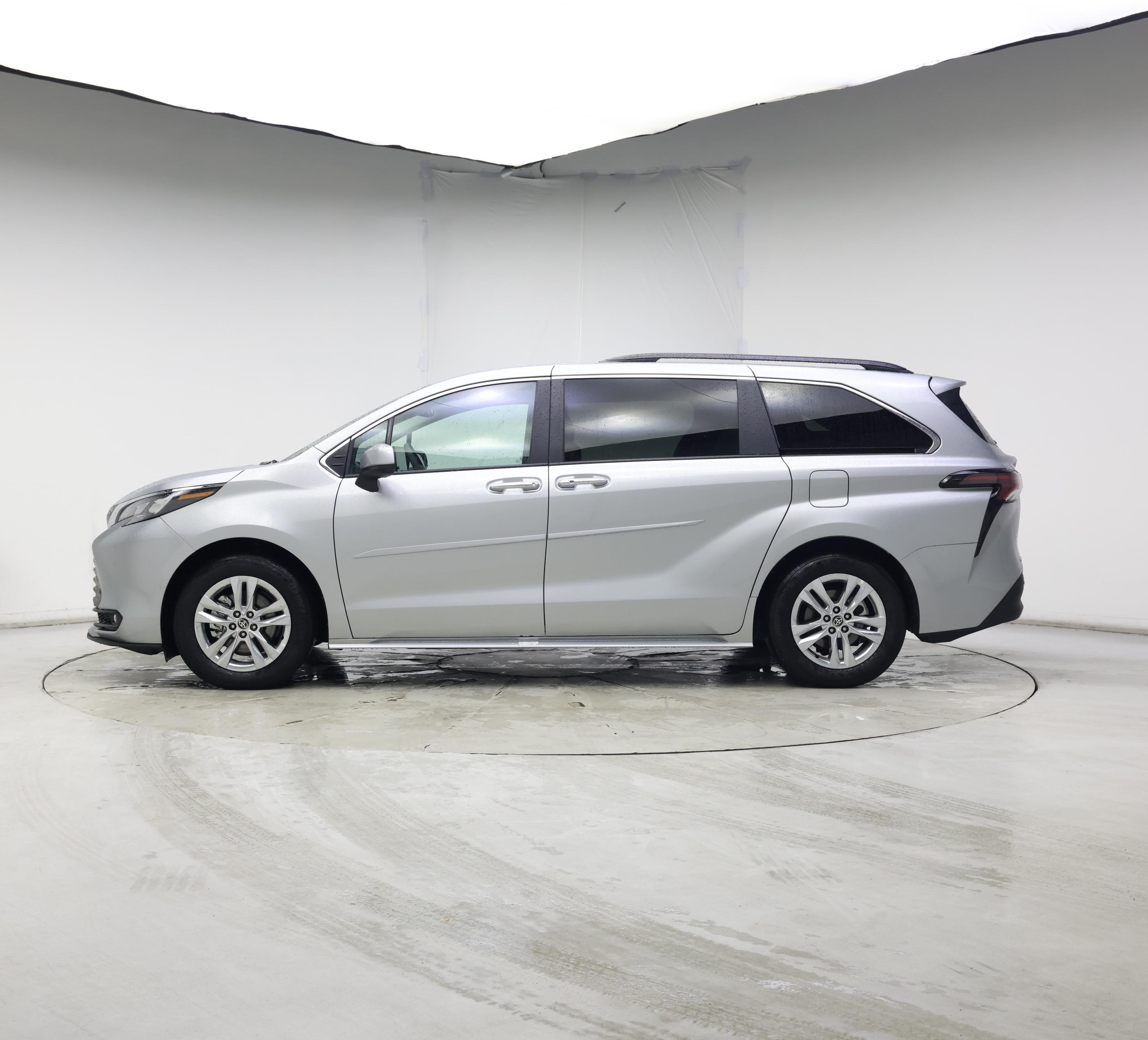 Thumbnail: 2025 Toyota Sienna - 3
