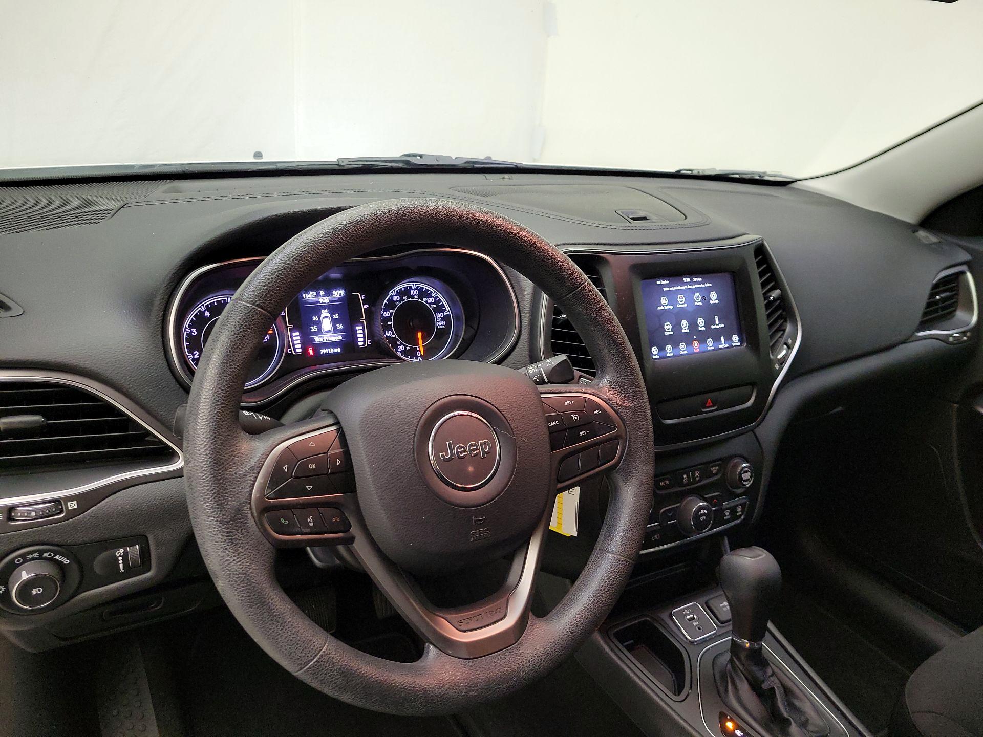 Thumbnail: 2019 Jeep Cherokee - 9