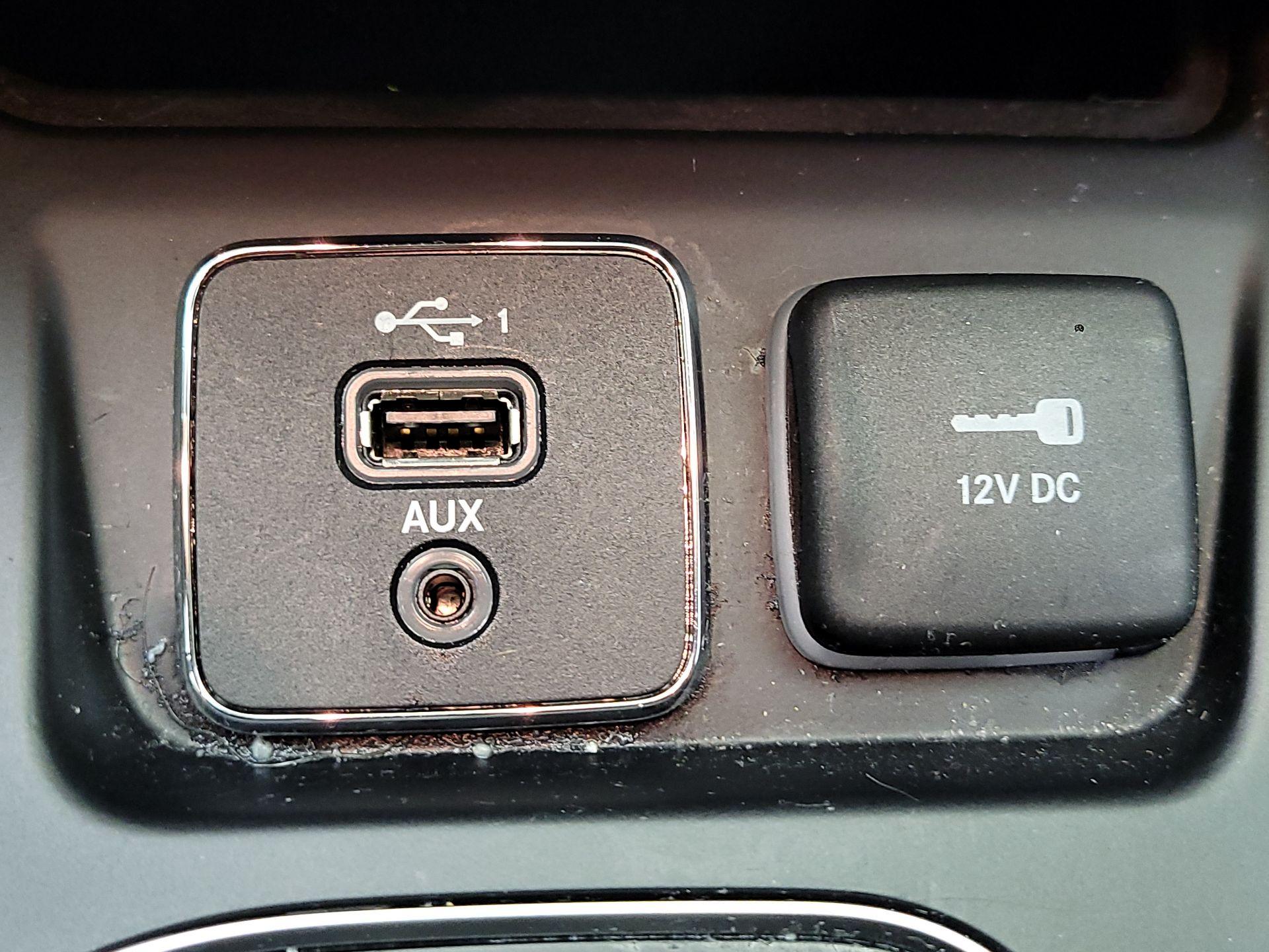 Thumbnail: 2019 Jeep Cherokee - 18