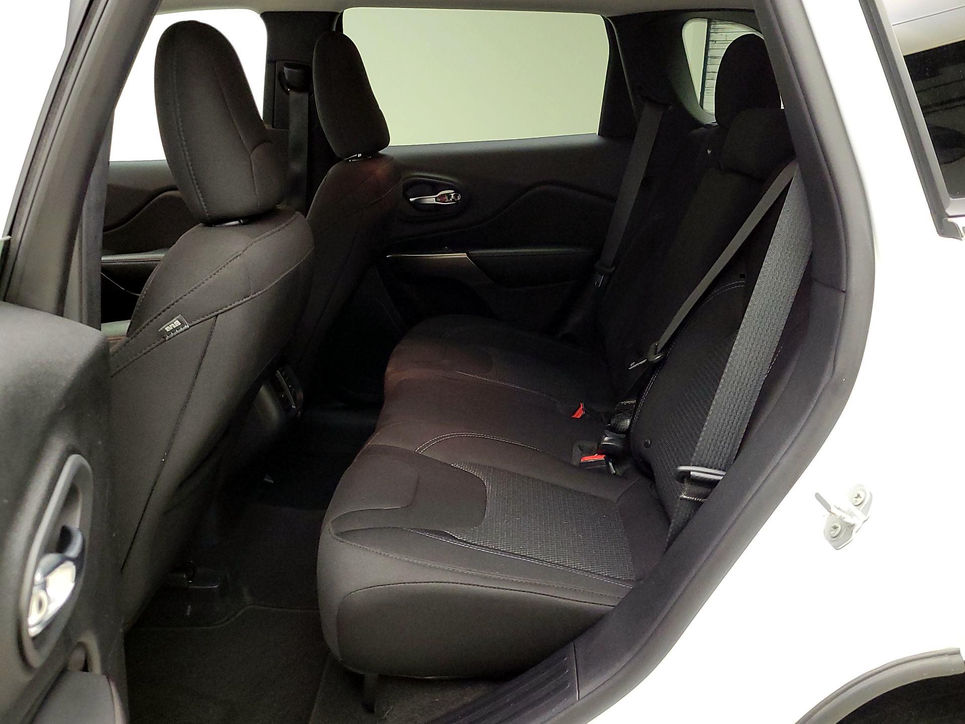 Thumbnail: 2019 Jeep Cherokee - 19